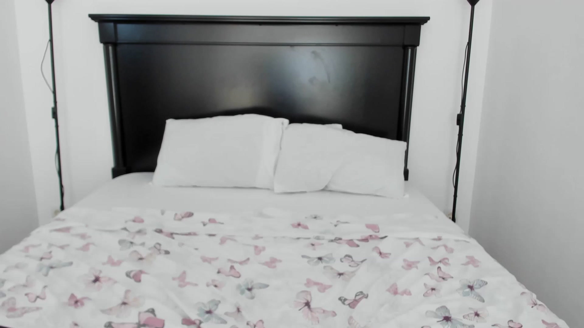 Gallery image thumbnail from Carollyne_'s myfreecams stream on, 06/20/2023, 12:25 image 7 of 20