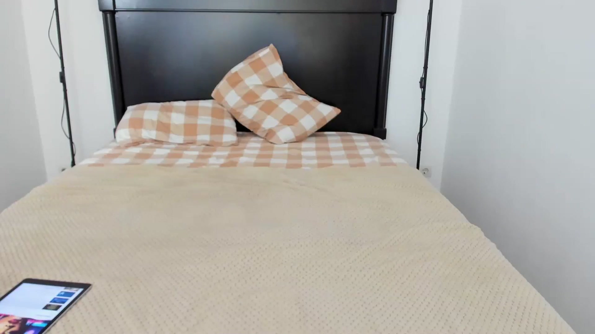 Gallery image thumbnail from Carollyne_'s myfreecams stream on, 08/04/2023, 12:39 image 19 of 20