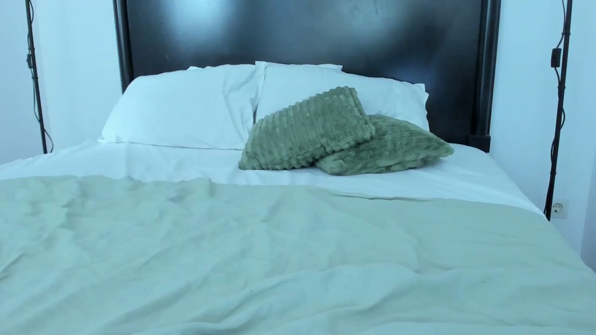 Gallery image thumbnail from Carollyne_'s myfreecams stream on, 08/16/2023, 15:03 image 3 of 20