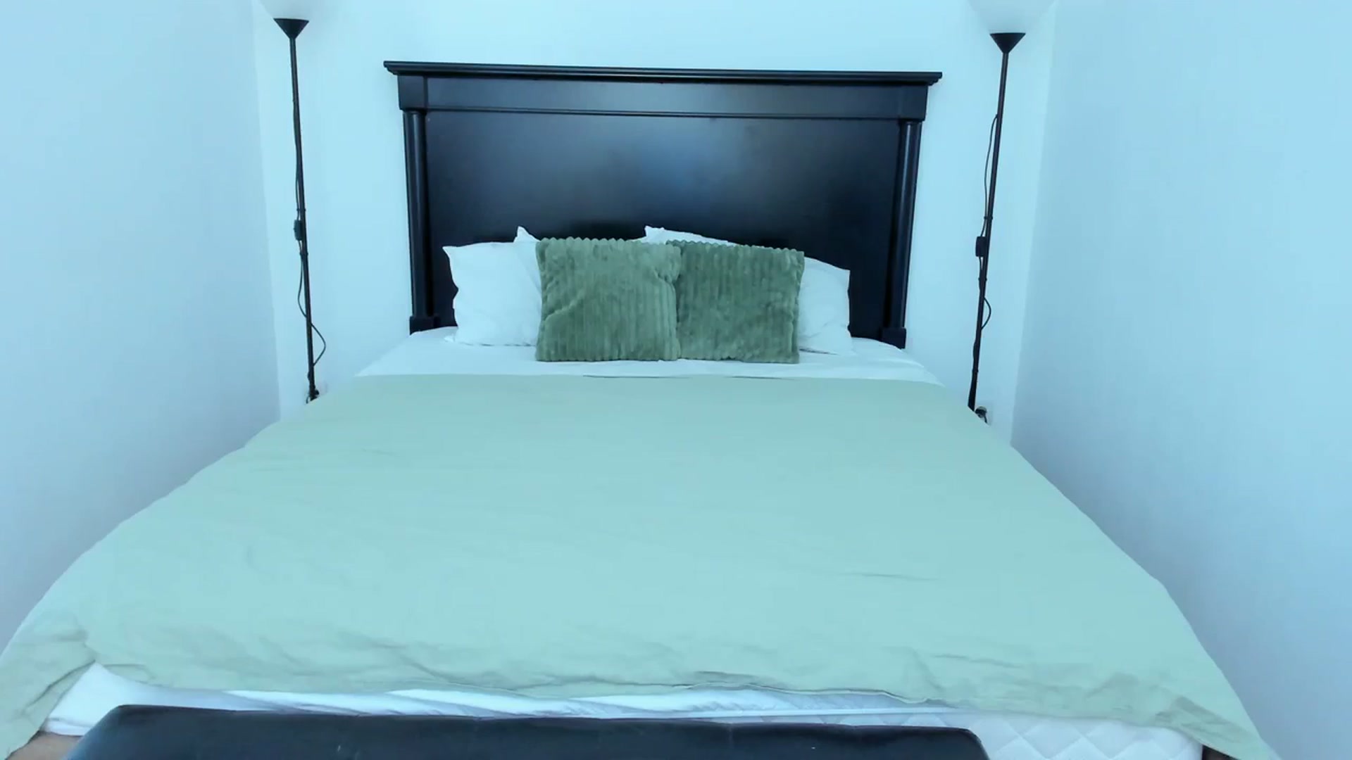 Gallery image thumbnail from Carollyne_'s myfreecams stream on, 08/18/2023, 13:10 image 8 of 20