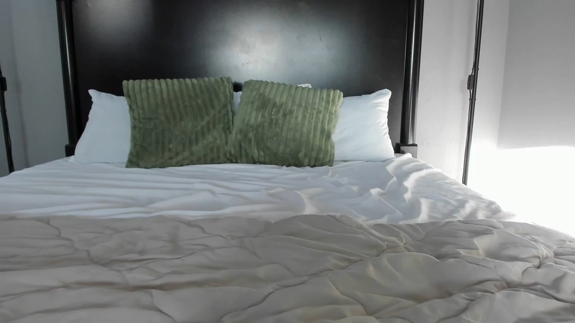Gallery image thumbnail from Carollyne_'s myfreecams stream on, 10/10/2023, 15:22 image 12 of 20