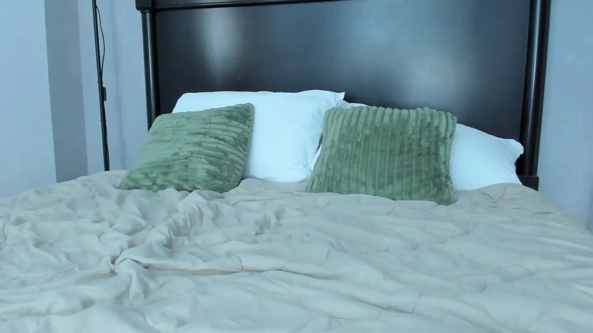 Gallery image thumbnail from Carollyne_'s myfreecams stream on, 10/25/2023, 14:17 image 7 of 20