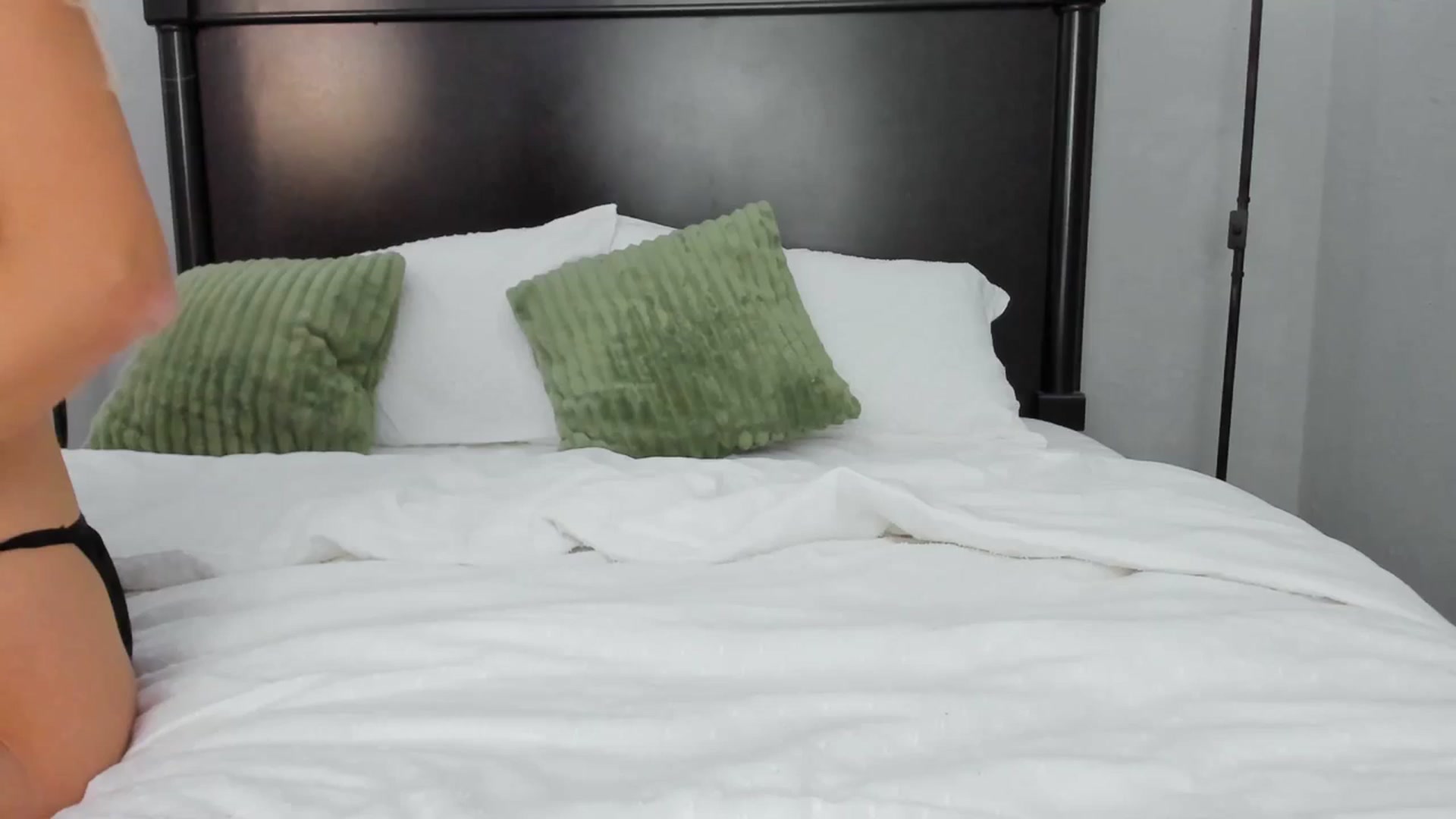 Gallery image thumbnail from Carollyne_'s myfreecams stream on, 11/06/2023, 14:30 image 1 of 20
