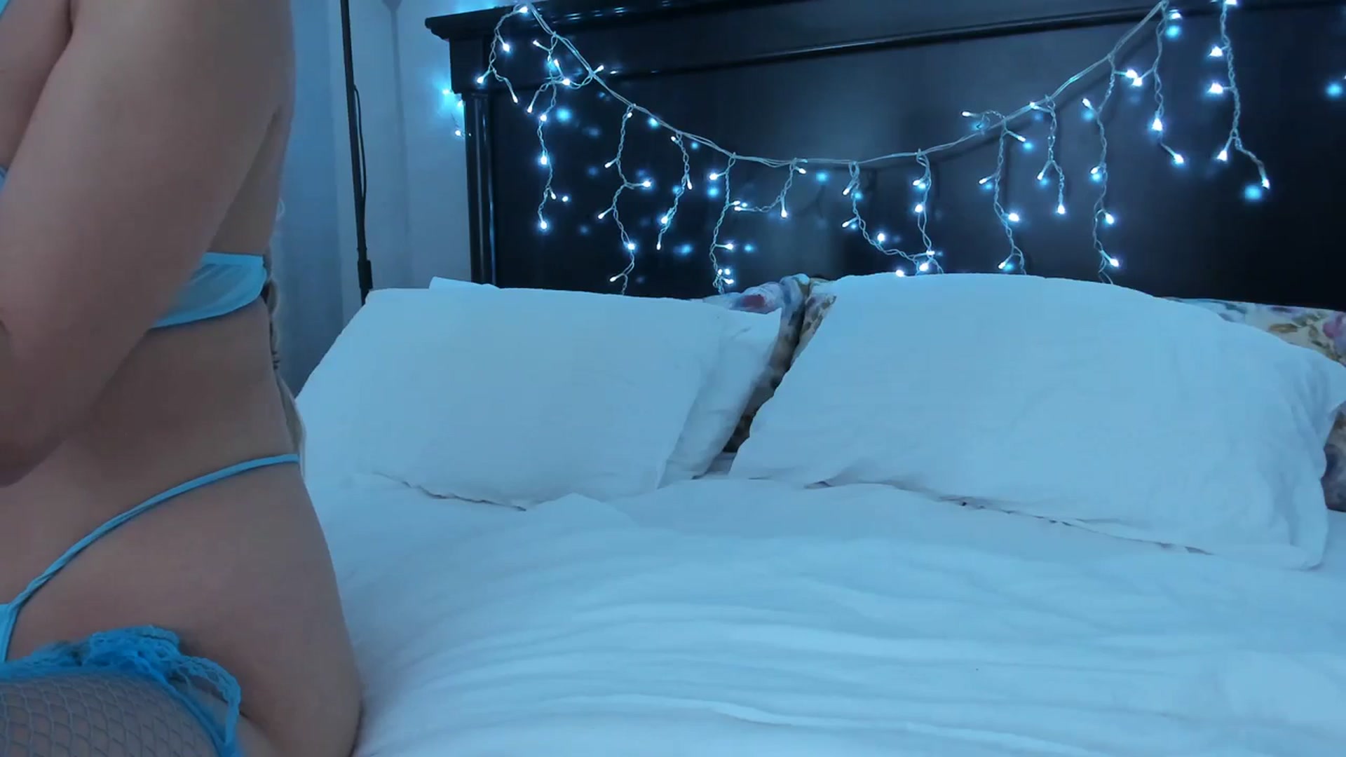 Gallery image thumbnail from Carollyne_'s myfreecams stream on, 12/13/2023, 14:24 image 4 of 20