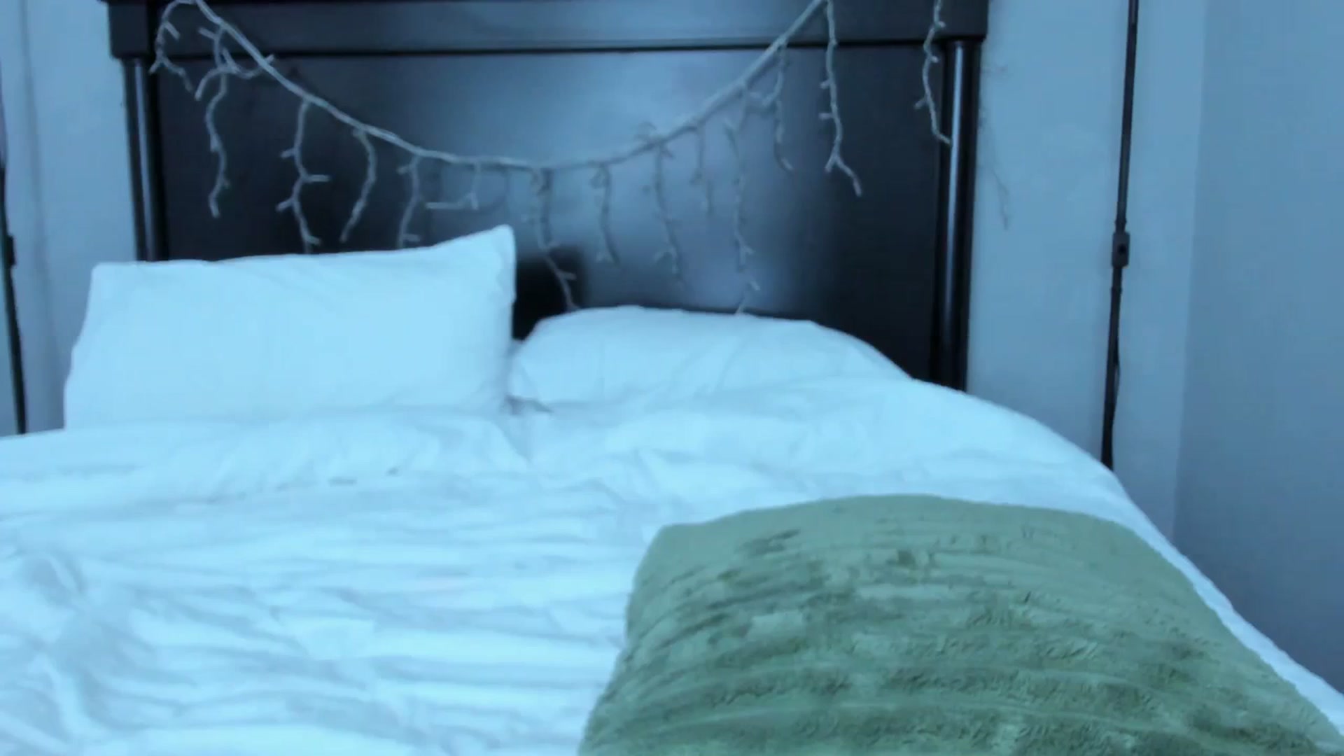 Gallery image thumbnail from Carollyne_'s myfreecams stream on, 12/22/2023, 14:28 image 9 of 20
