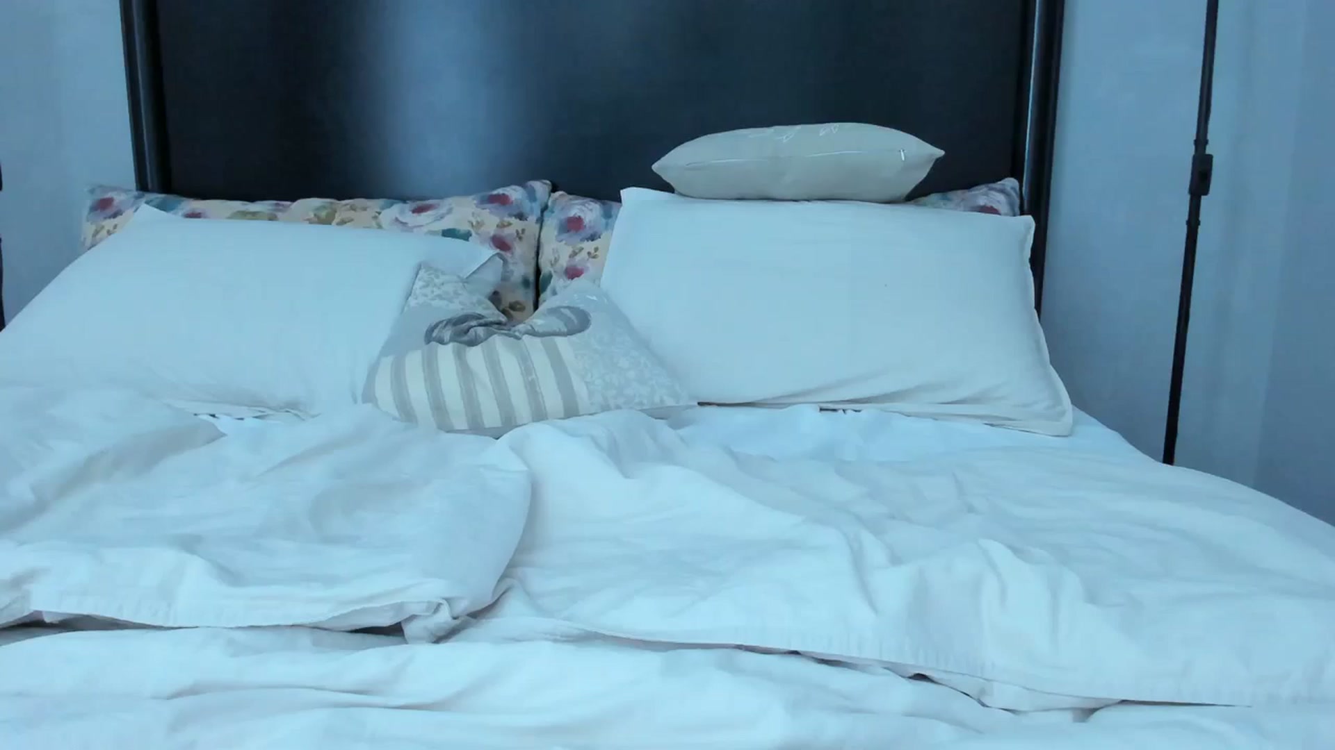 Gallery image thumbnail from Carollyne_'s myfreecams stream on, 01/12/2024, 15:46 image 3 of 20