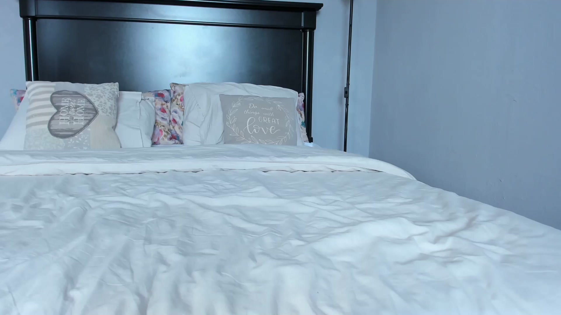 Gallery image thumbnail from Carollyne_'s myfreecams stream on, 01/15/2024, 11:25 image 18 of 20
