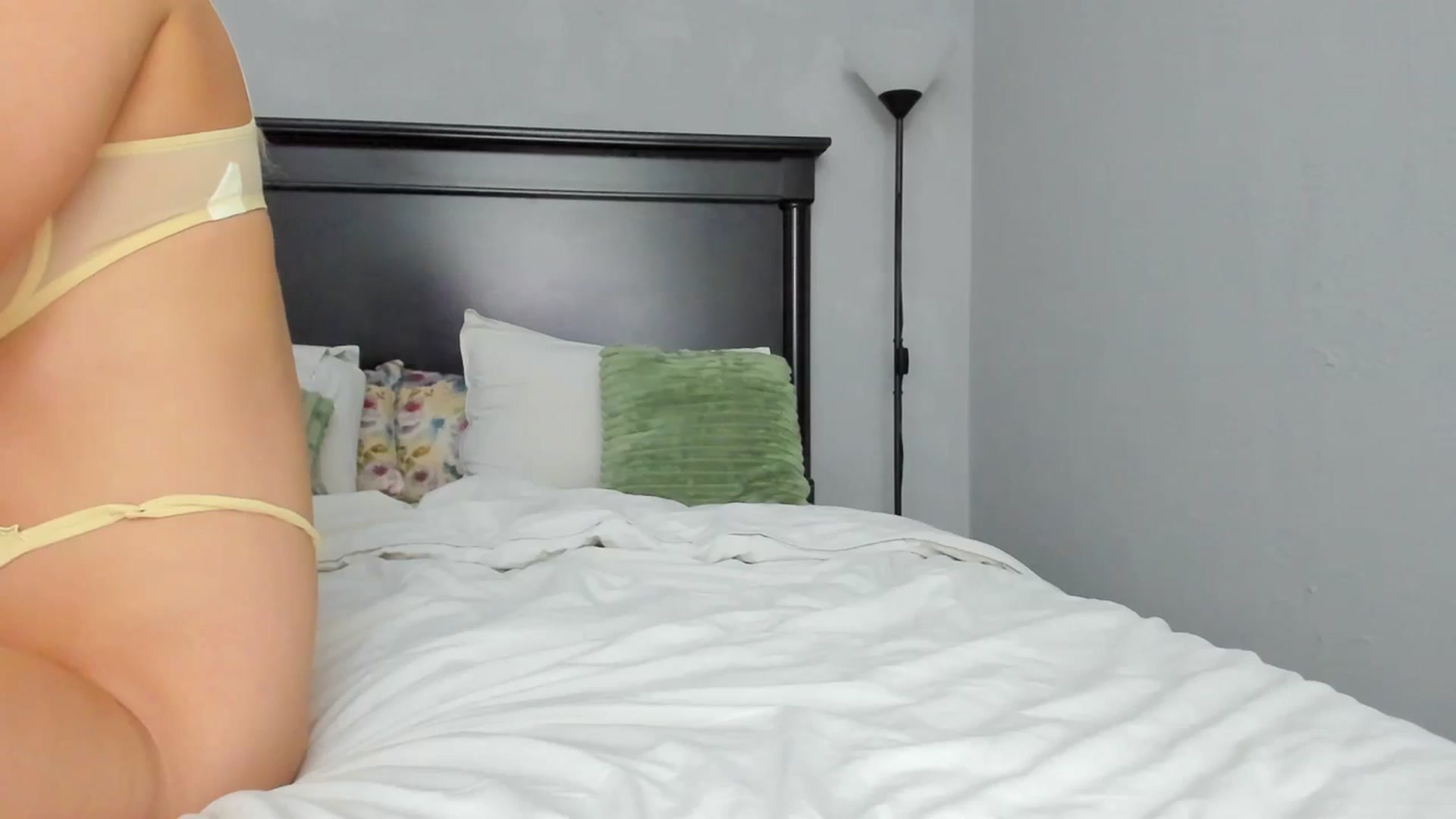 Gallery image thumbnail from Carollyne_'s myfreecams stream on, 03/18/2024, 16:49 image 15 of 20