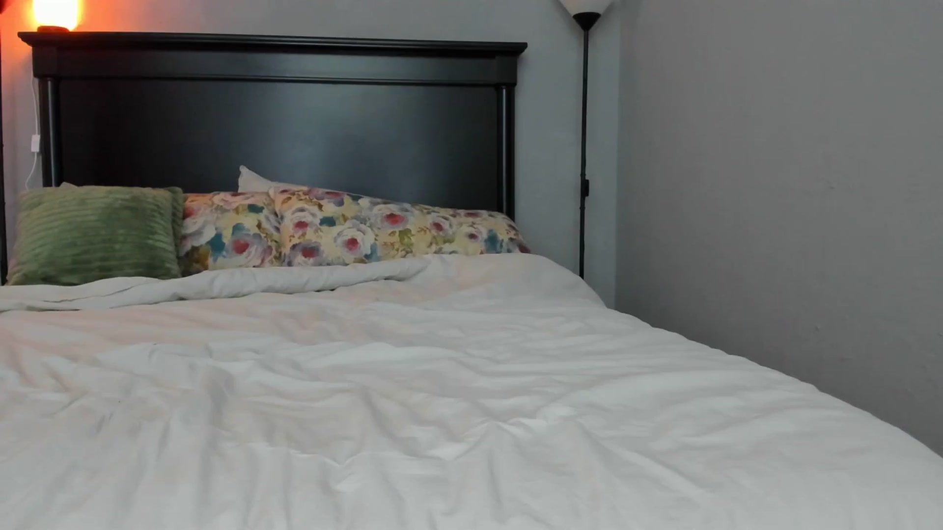 Gallery image thumbnail from Carollyne_'s myfreecams stream on, 03/25/2024, 17:51 image 15 of 20
