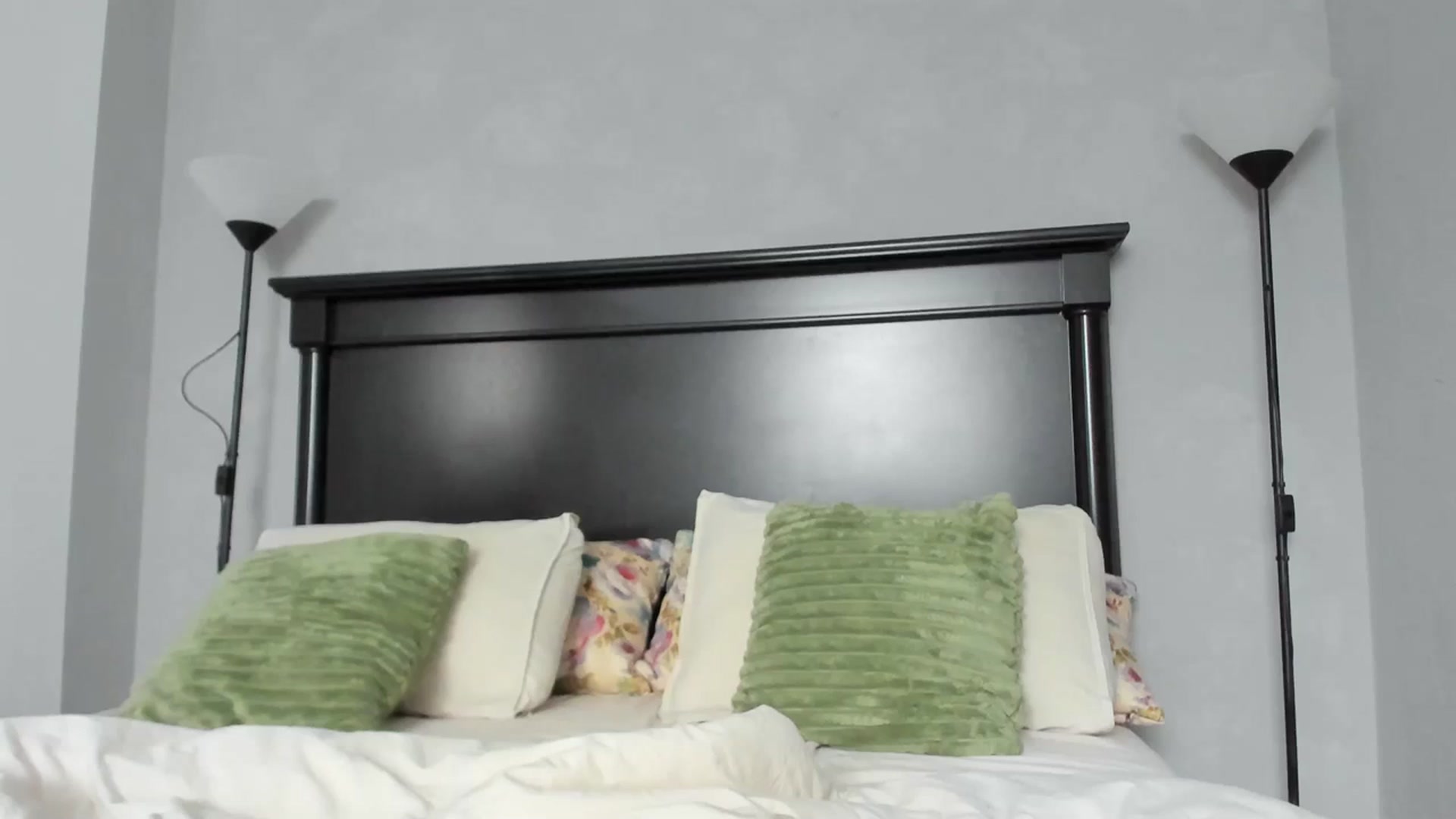 Gallery image thumbnail from Carollyne_'s myfreecams stream on, 03/27/2024, 16:46 image 2 of 20