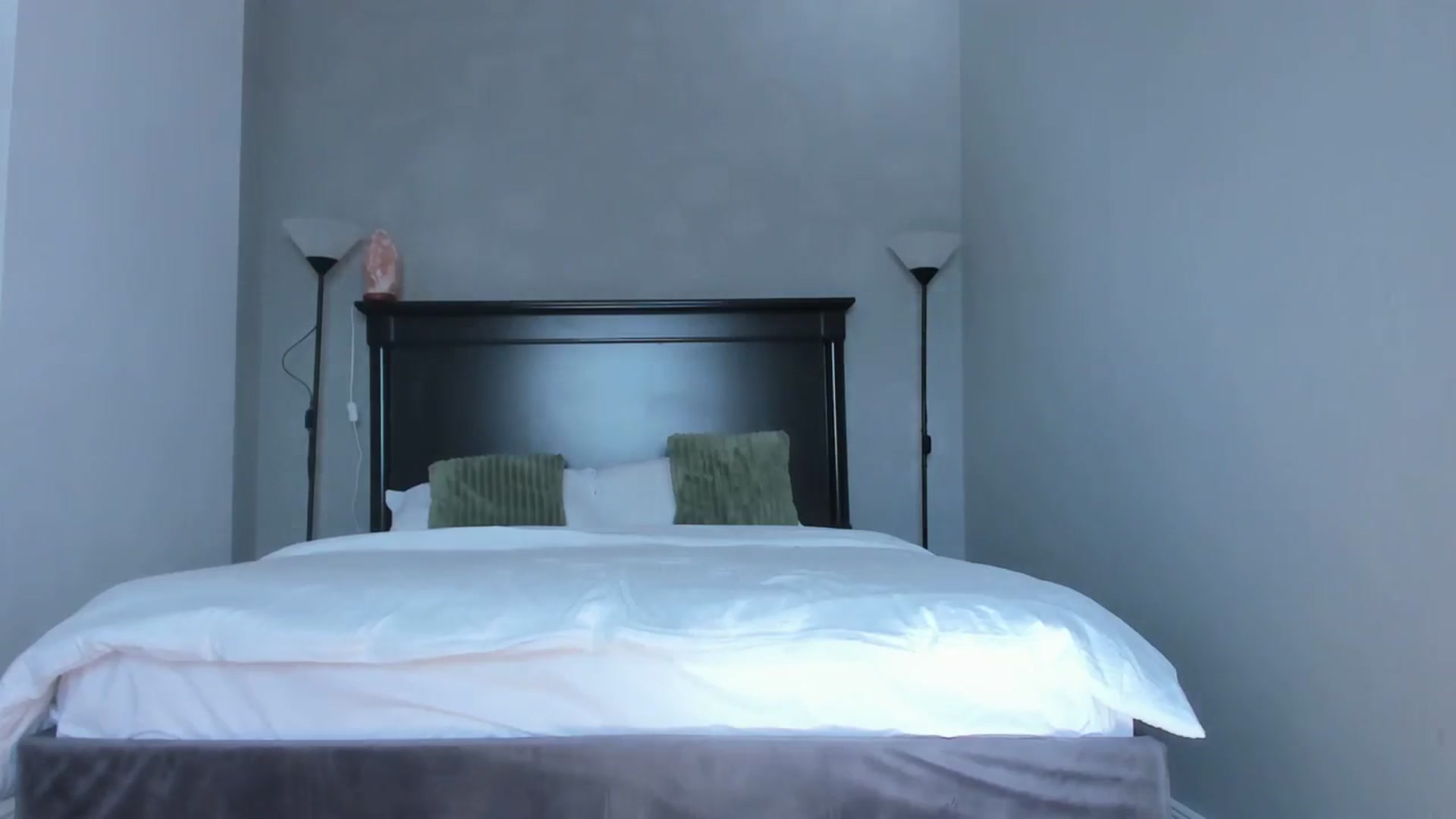 Gallery image thumbnail from Carollyne_'s myfreecams stream on, 04/15/2024, 13:22 image 10 of 20