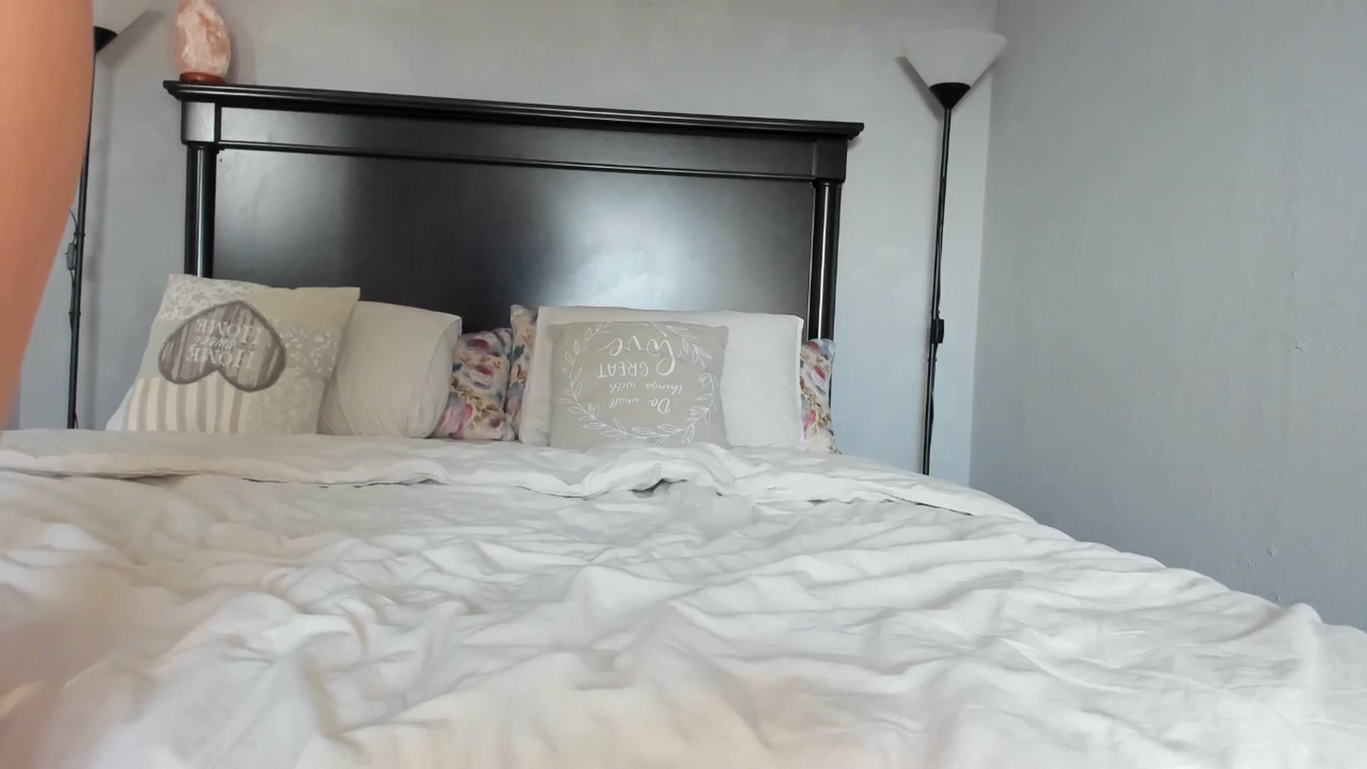 Gallery image thumbnail from Carollyne_'s myfreecams stream on, 04/24/2024, 16:01 image 7 of 20