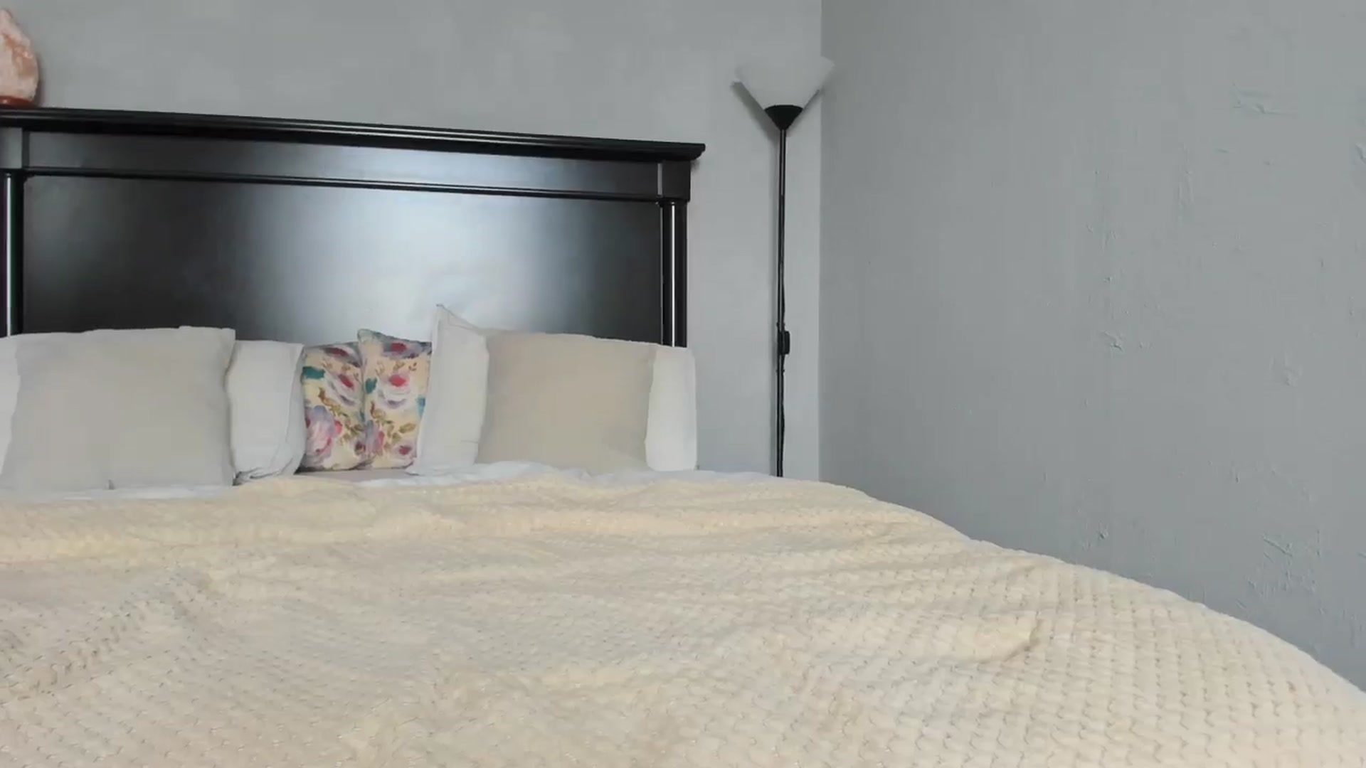 Gallery image thumbnail from Carollyne_'s myfreecams stream on, 05/07/2024, 11:52 image 16 of 20