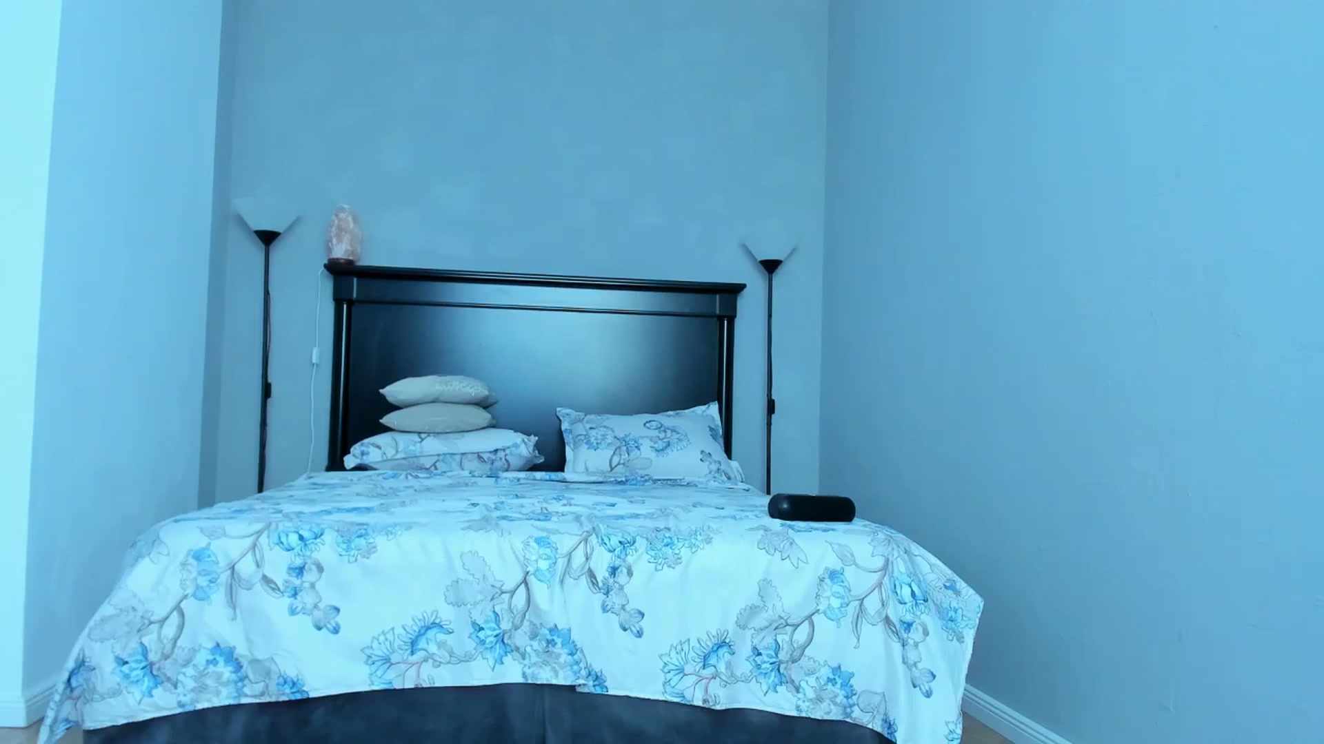 Gallery image thumbnail from Carollyne_'s myfreecams stream on, 07/19/2024, 08:52 image 18 of 20