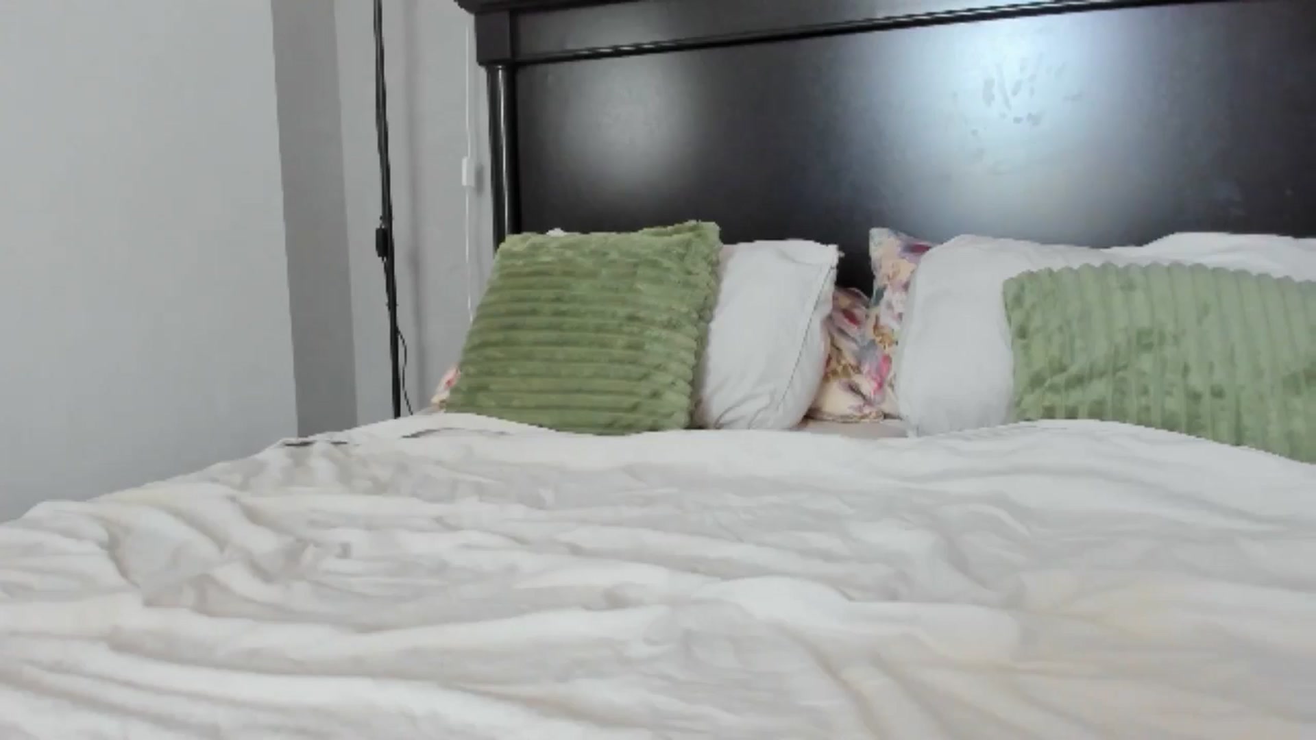 Gallery image thumbnail from Carollyne_'s myfreecams stream on, 08/15/2024, 09:39 image 2 of 20