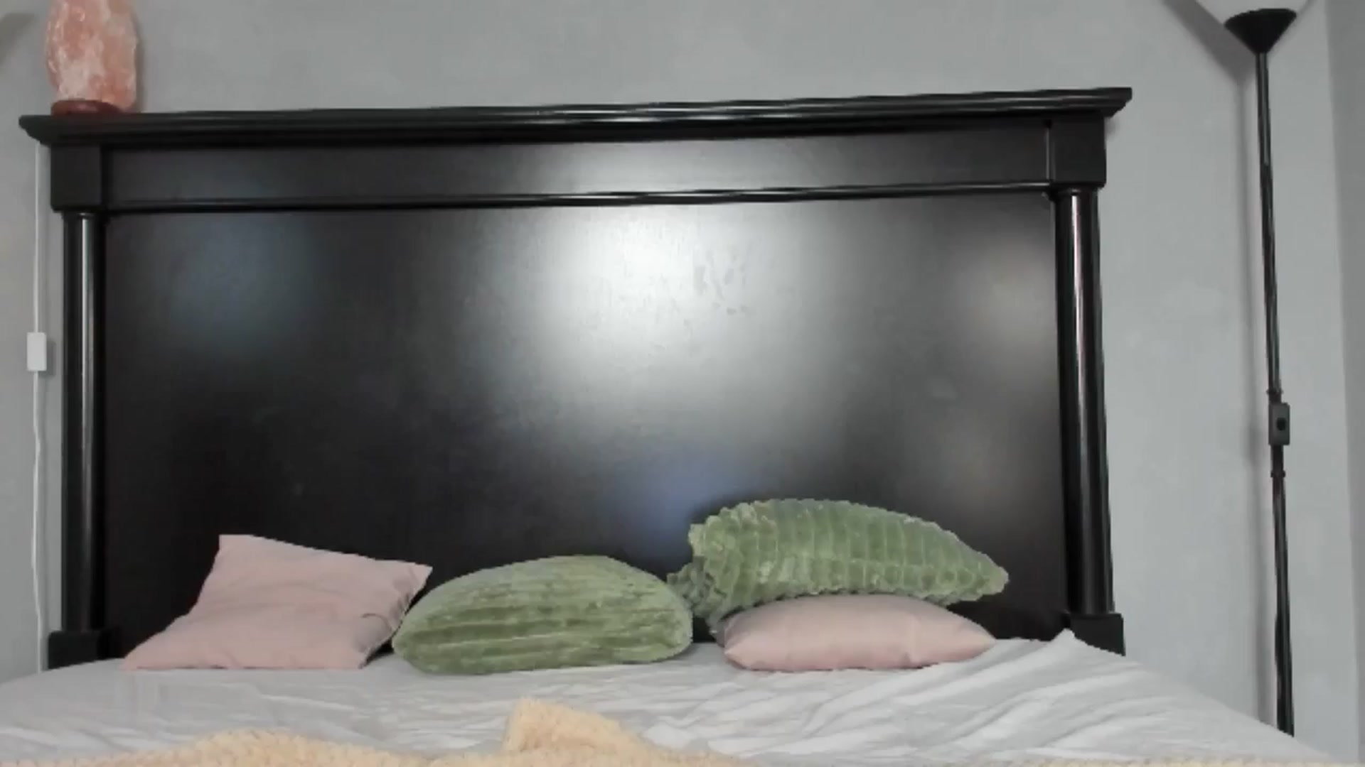Gallery image thumbnail from Carollyne_'s myfreecams stream on, 09/24/2024, 14:57 image 19 of 20