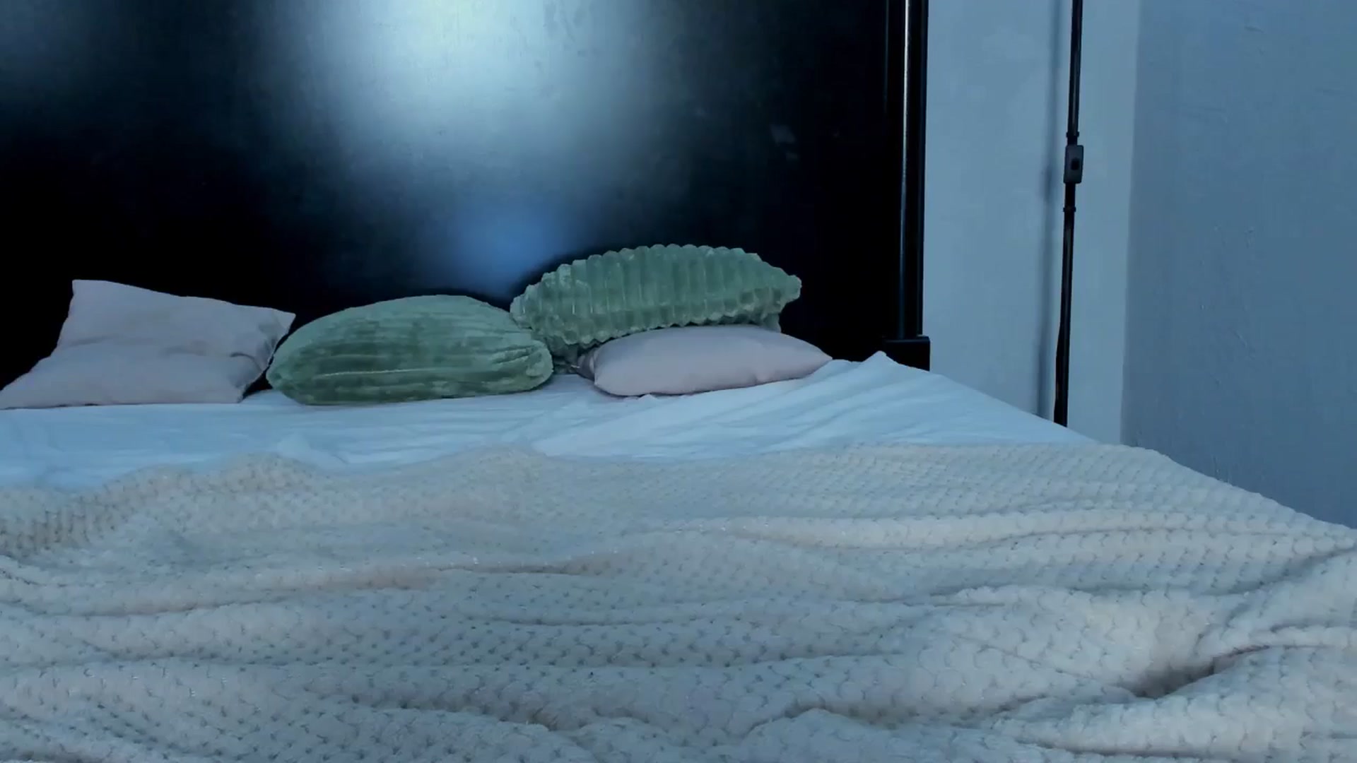 Gallery image thumbnail from Carollyne_'s myfreecams stream on, 09/24/2024, 15:27 image 13 of 20