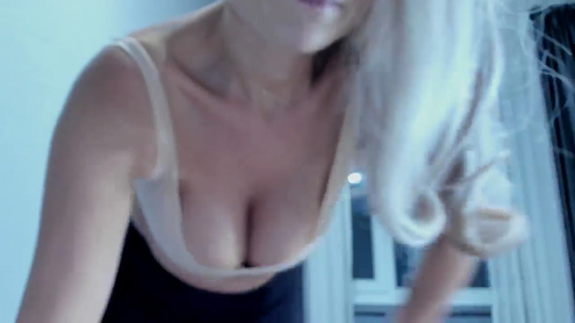 Gallery image thumbnail from Carollyne_'s myfreecams stream on, 10/09/2024, 18:39 image 8 of 20