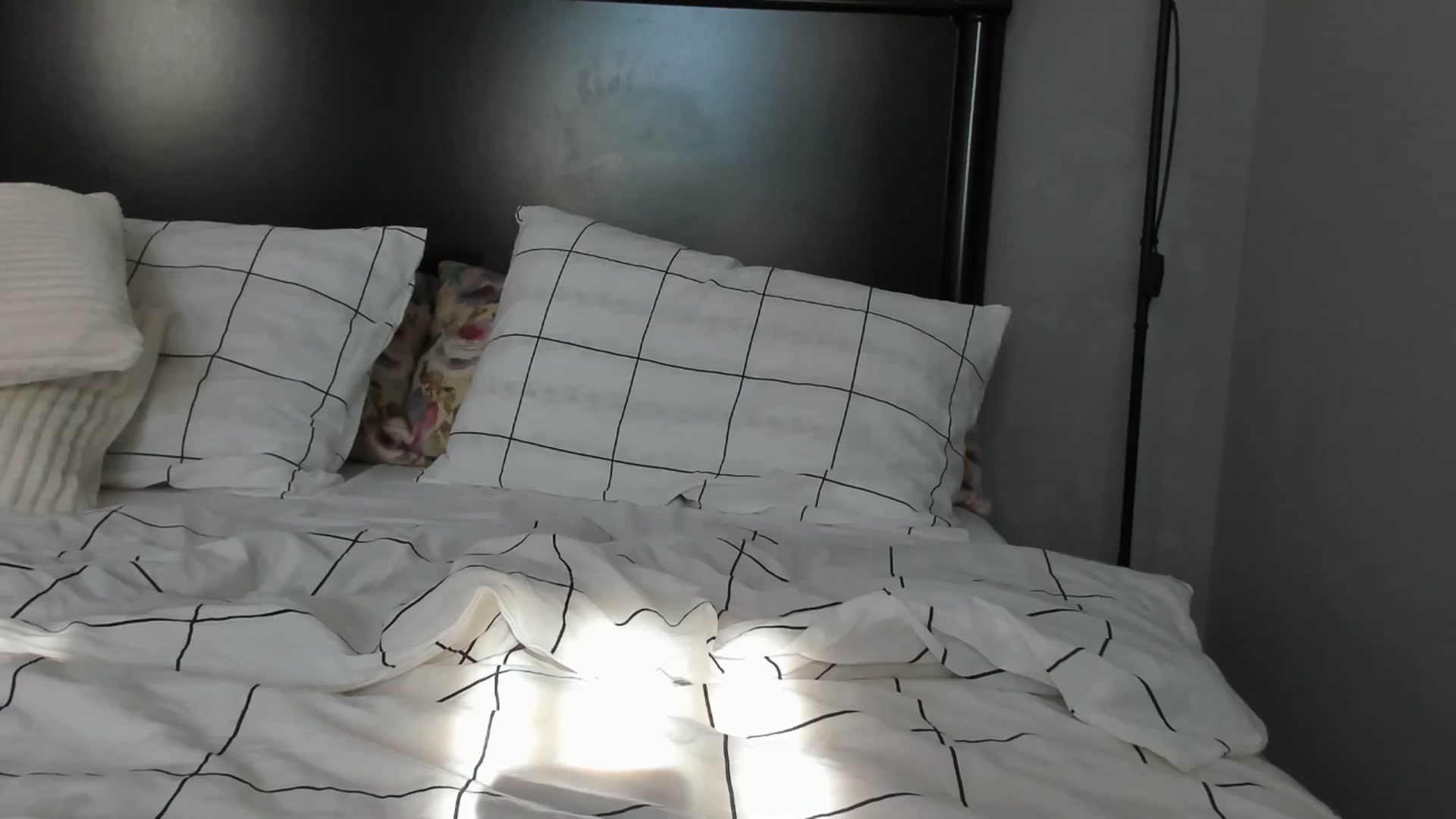 Gallery image thumbnail from Carollyne_'s myfreecams stream on, 10/19/2024, 13:01 image 19 of 20
