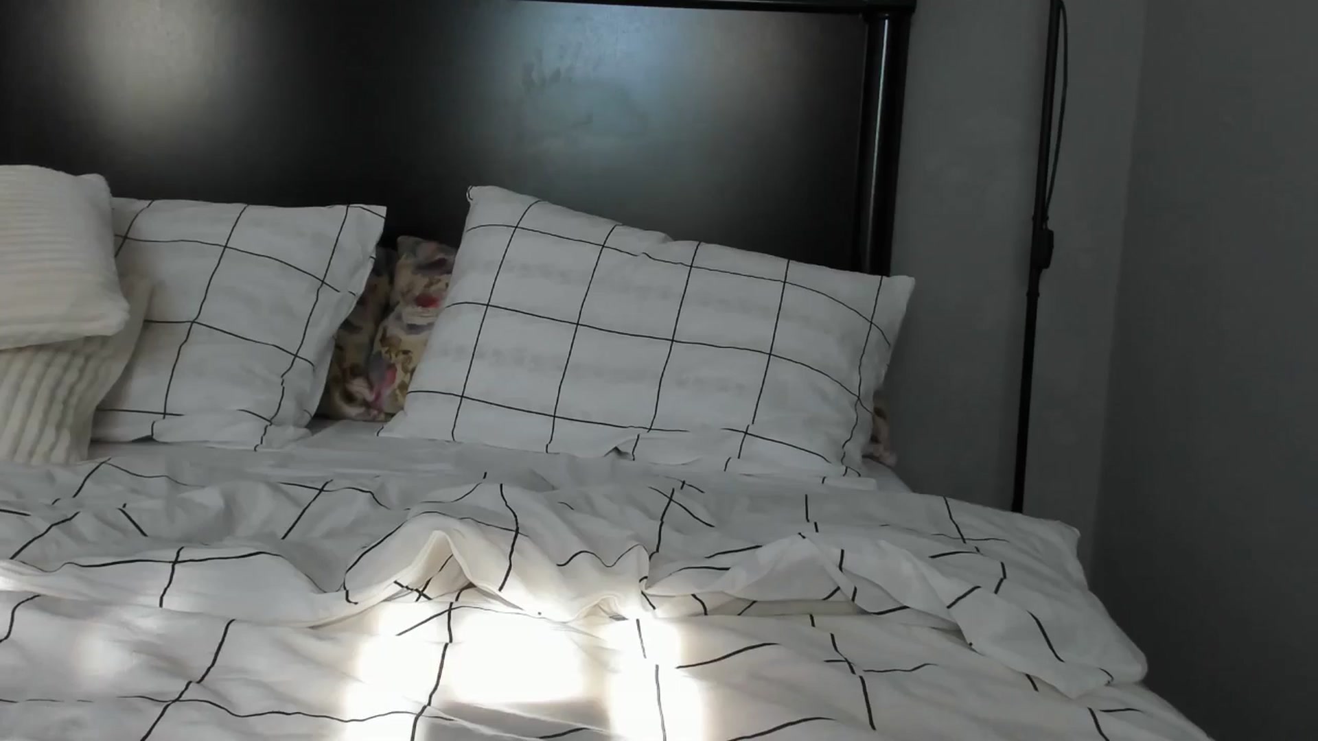 Gallery image thumbnail from Carollyne_'s myfreecams stream on, 10/19/2024, 13:01 image 18 of 20