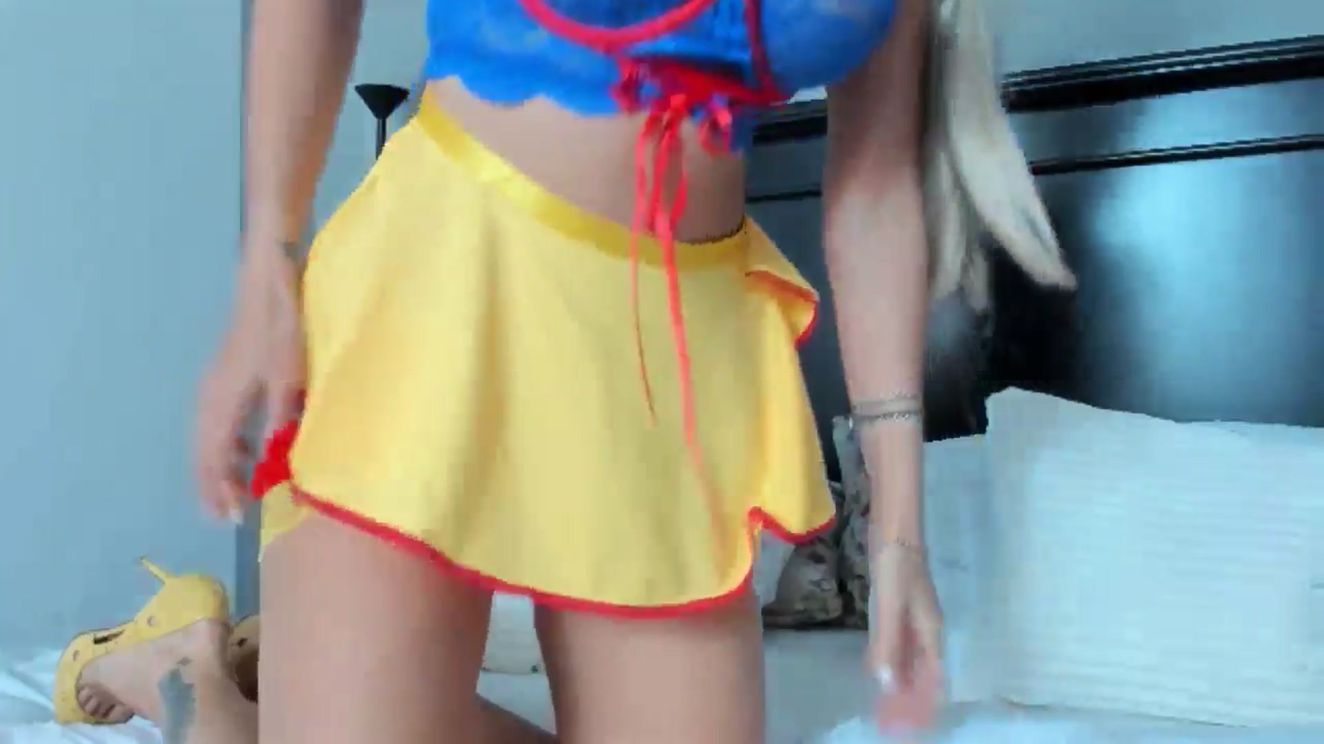 Gallery image thumbnail from Carollyne_'s myfreecams stream on, 10/31/2024, 10:53 image 16 of 20