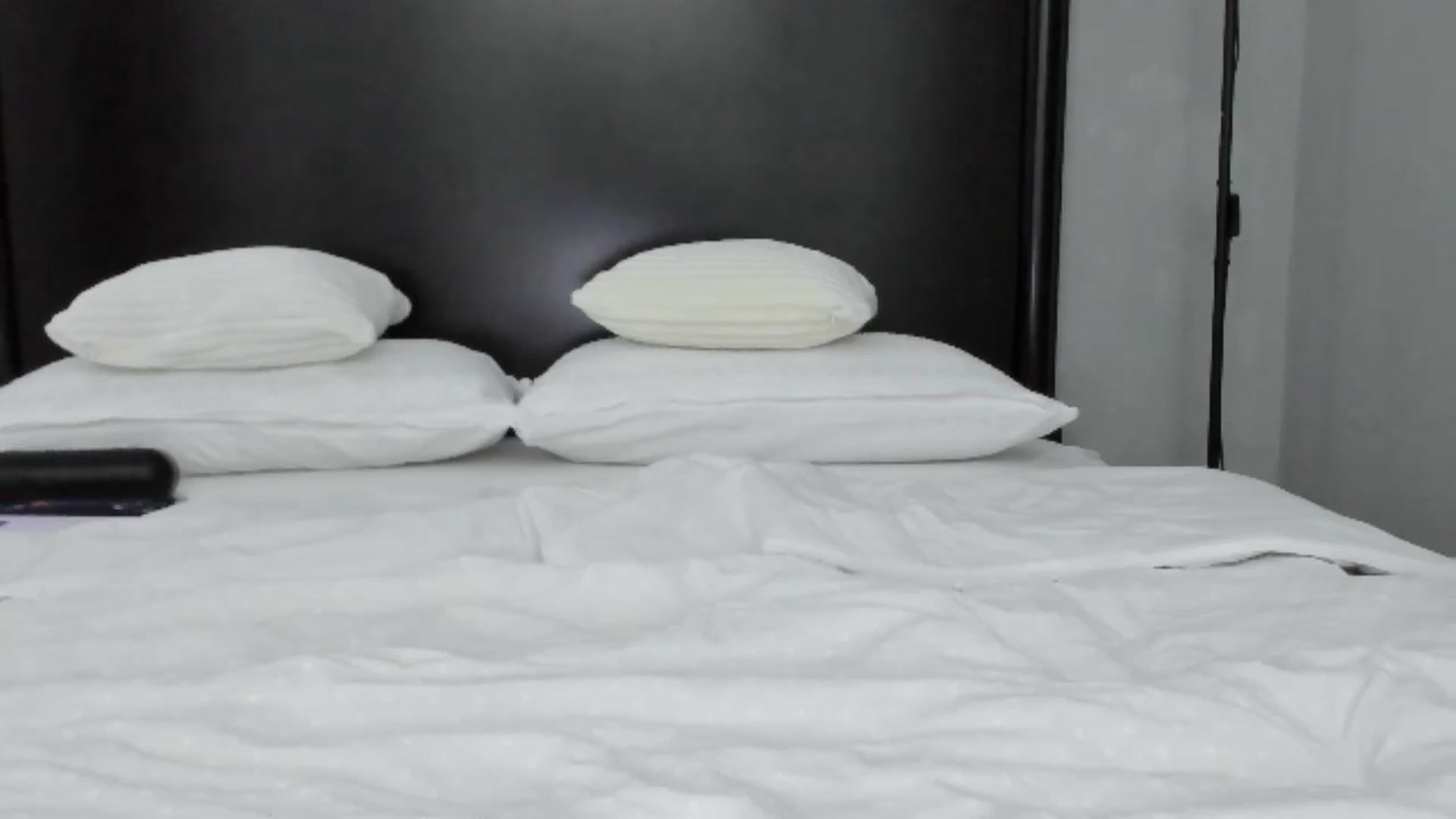 Gallery image thumbnail from Carollyne_'s myfreecams stream on, 11/12/2024, 16:12 image 17 of 20