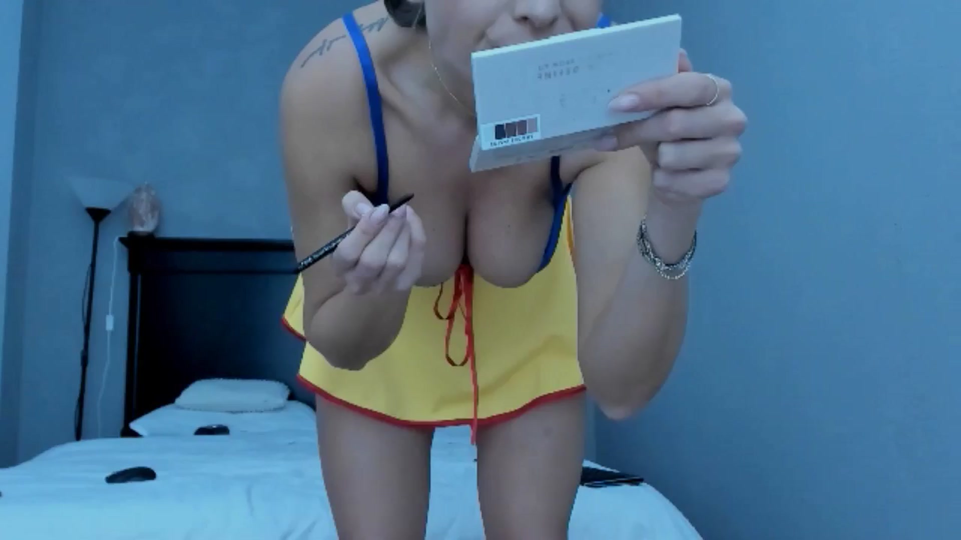 Gallery image thumbnail from Carollyne_'s myfreecams stream on, 11/18/2024, 14:50 image 10 of 20