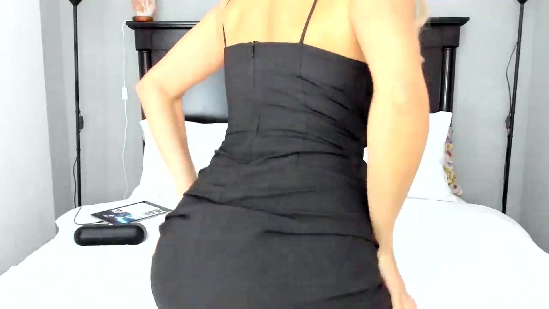 Gallery image thumbnail from Carollyne_'s myfreecams stream on, 11/22/2024, 16:23 image 18 of 20