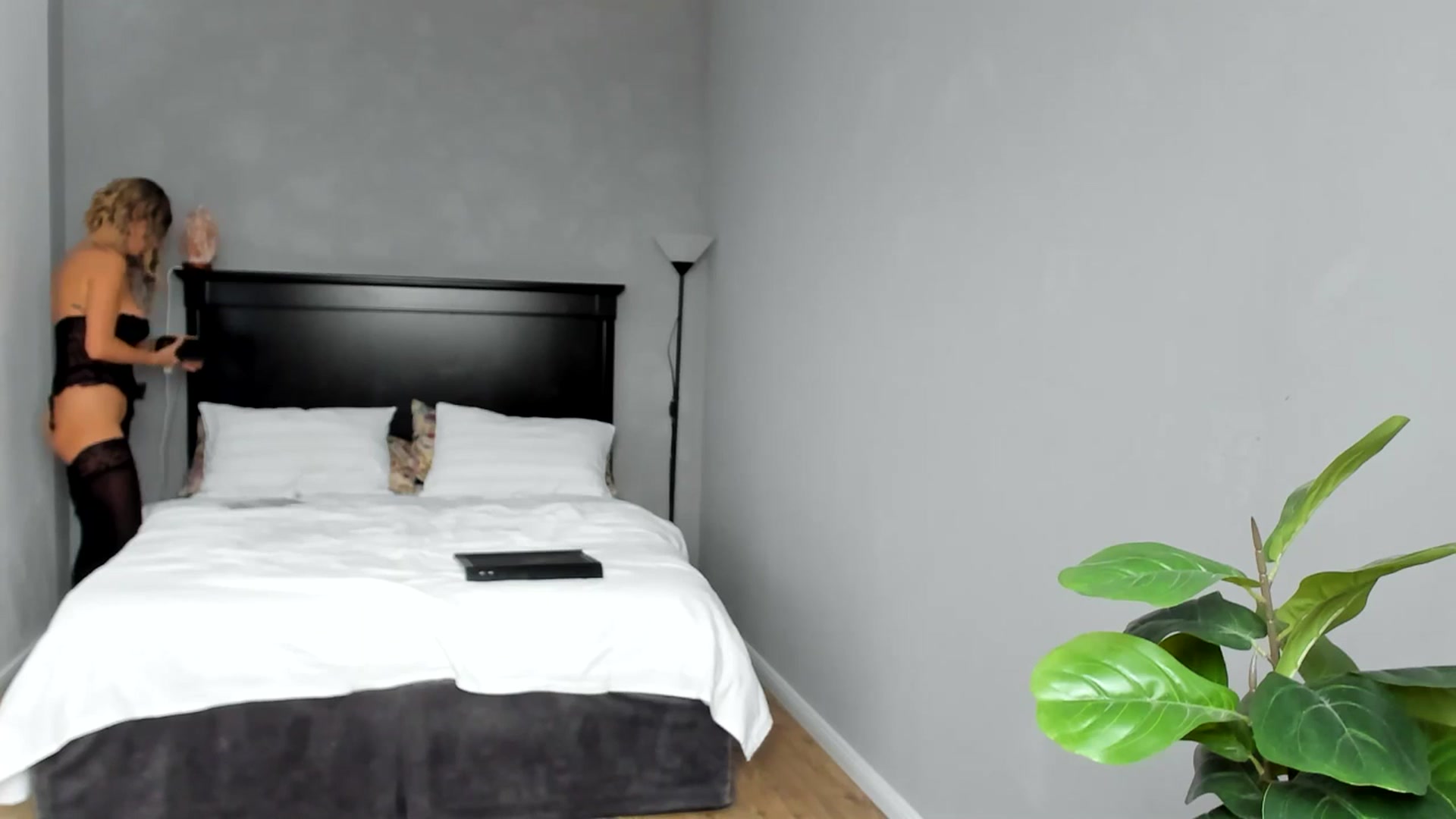 Gallery image thumbnail from Carollyne_'s myfreecams stream on, 11/27/2024, 11:17 image 7 of 20