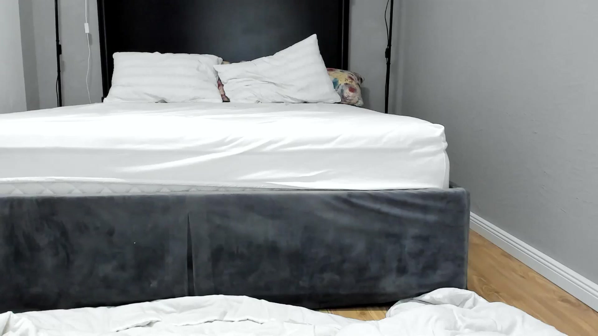Gallery image thumbnail from Carollyne_'s myfreecams stream on, 12/04/2024, 18:19 image 5 of 20