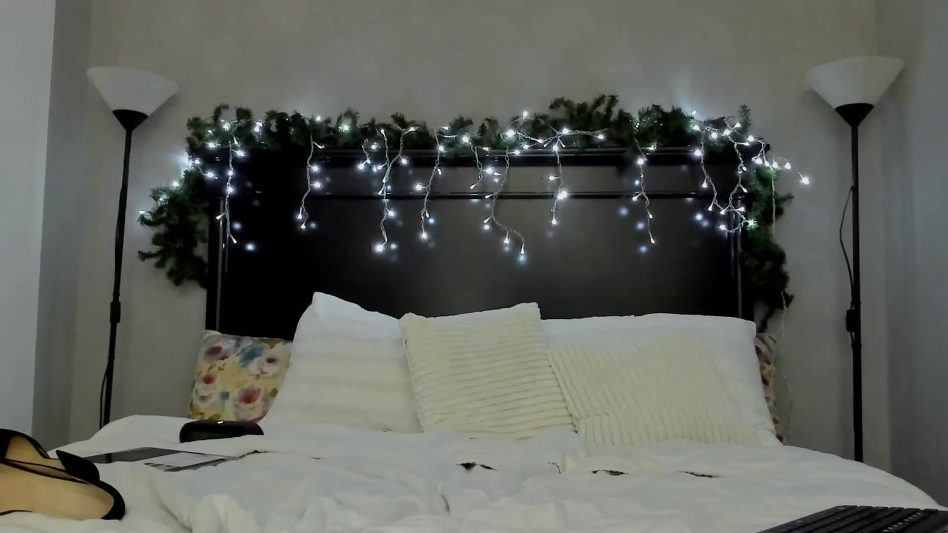 Gallery image thumbnail from Carollyne_'s myfreecams stream on, 12/11/2024, 18:09 image 6 of 20