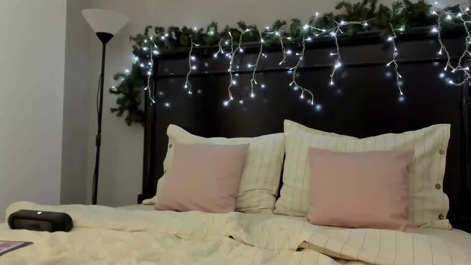 Gallery image thumbnail from Carollyne_'s myfreecams stream on, 12/13/2024, 17:19 image 13 of 20