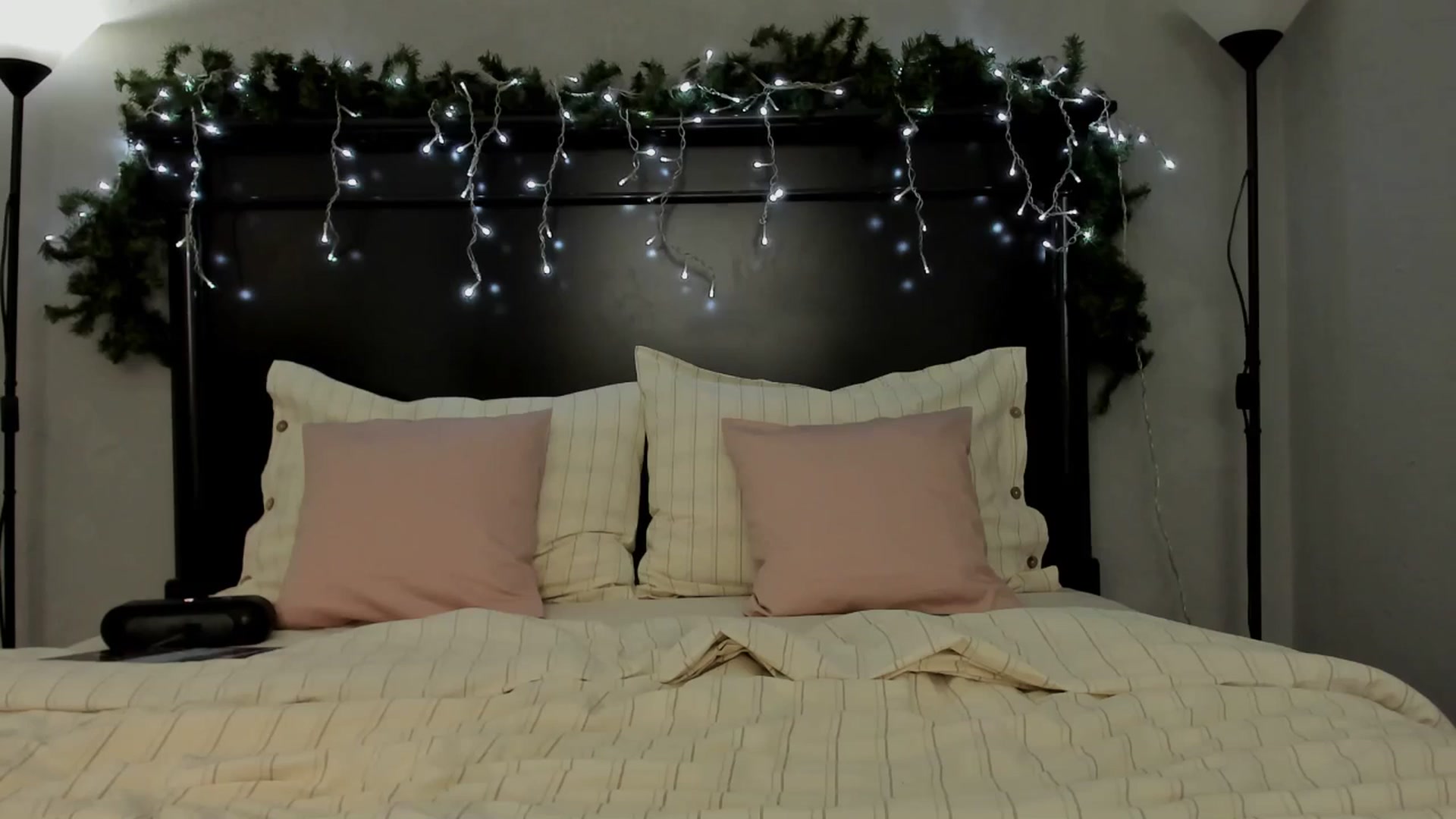 Gallery image thumbnail from Carollyne_'s myfreecams stream on, 12/14/2024, 14:09 image 20 of 20