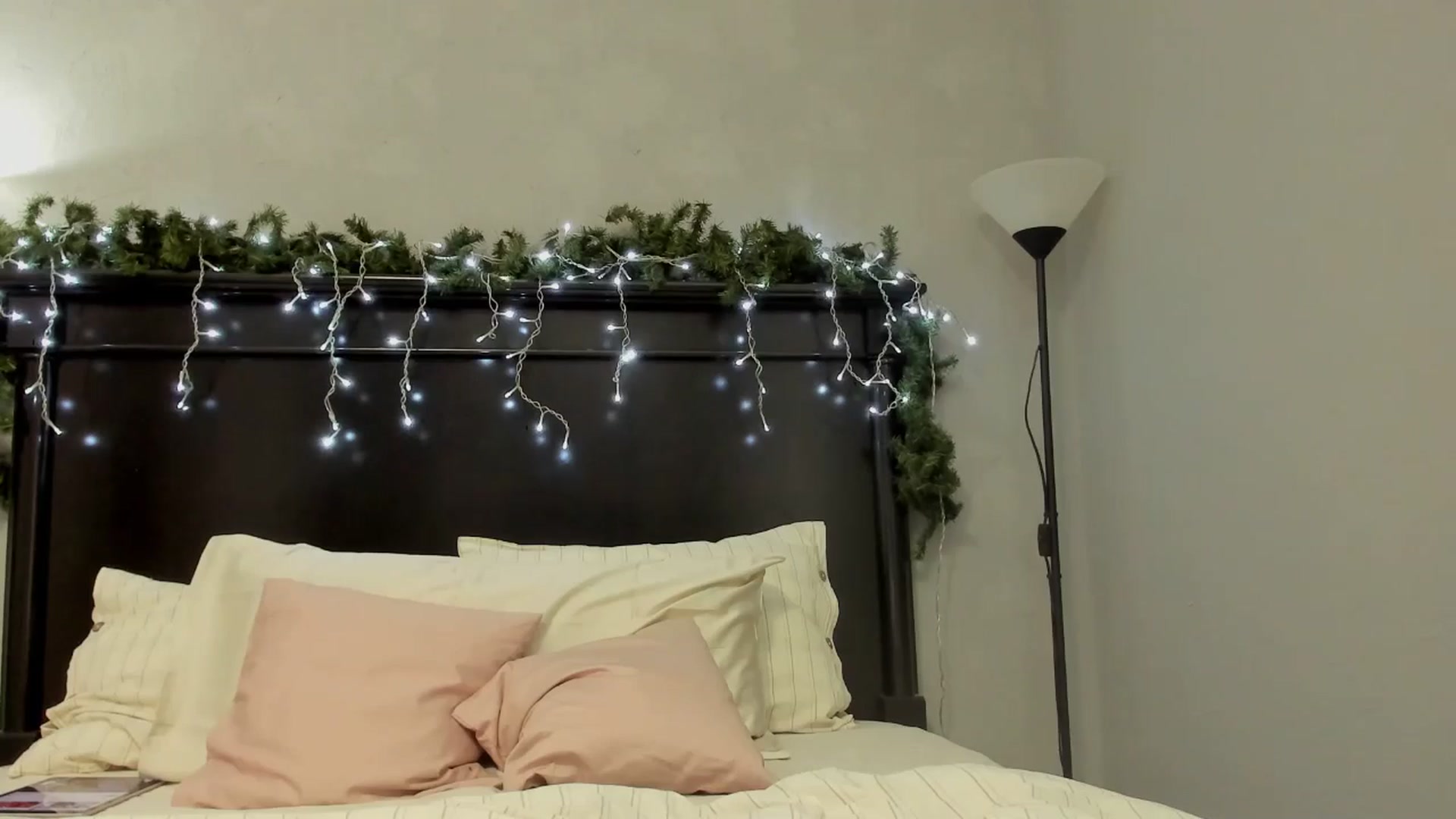Gallery image thumbnail from Carollyne_'s myfreecams stream on, 12/20/2024, 15:21 image 17 of 20