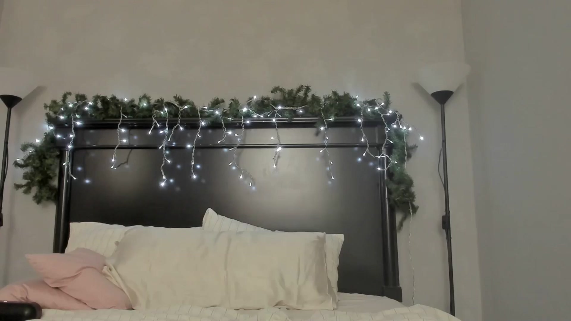 Gallery image thumbnail from Carollyne_'s myfreecams stream on, 12/27/2024, 09:50 image 20 of 20