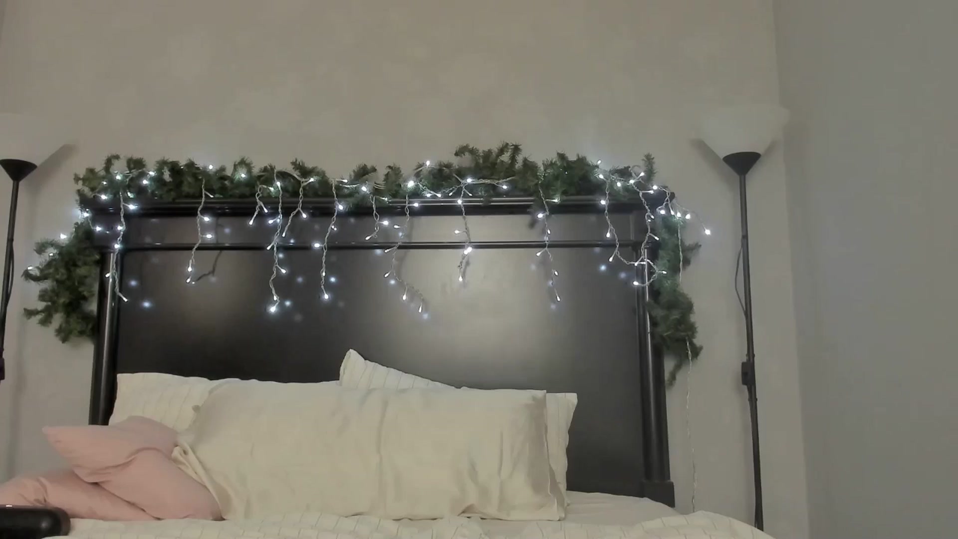 Gallery image thumbnail from Carollyne_'s myfreecams stream on, 12/27/2024, 09:50 image 19 of 20