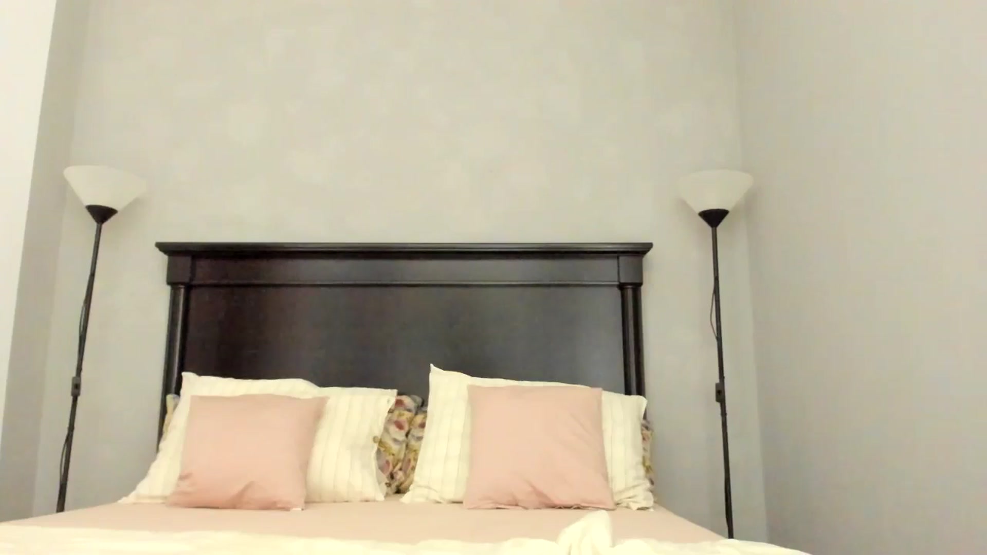 Gallery image thumbnail from Carollyne_'s myfreecams stream on, 01/14/2025, 16:27 image 5 of 20