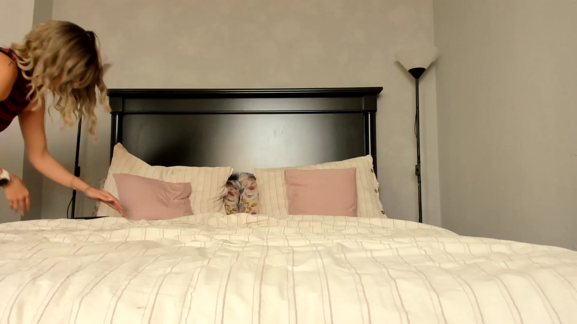 Gallery image thumbnail from Carollyne_'s myfreecams stream on, 01/27/2025, 13:18 image 1 of 20