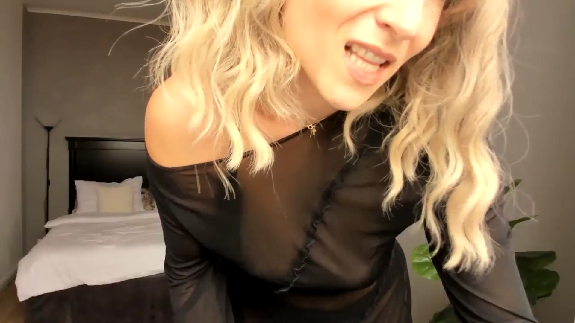 Gallery image thumbnail from Carollyne_'s myfreecams stream on, 02/05/2025, 09:46 image 4 of 20