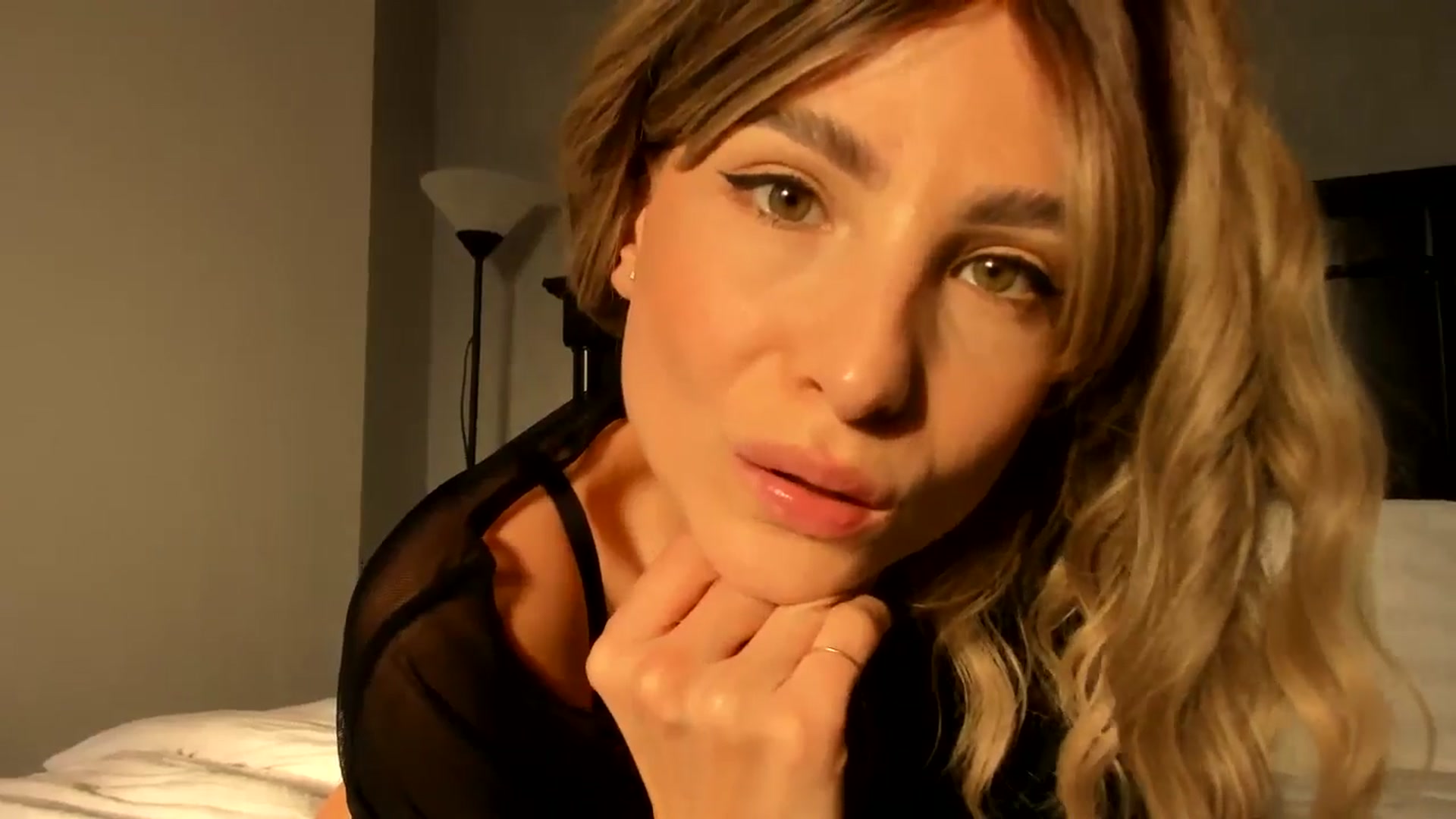 Gallery image thumbnail from Carollyne_'s myfreecams stream on, 02/05/2025, 14:08 image 13 of 20