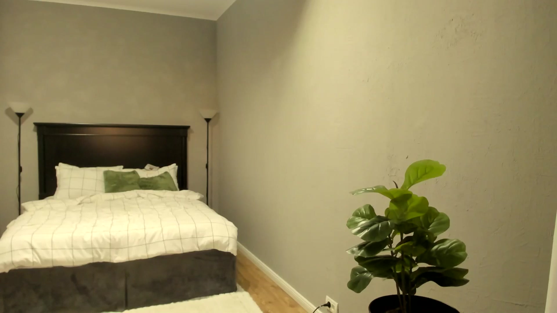 Gallery image thumbnail from Carollyne_'s myfreecams stream on, 03/05/2025, 16:57 image 4 of 20