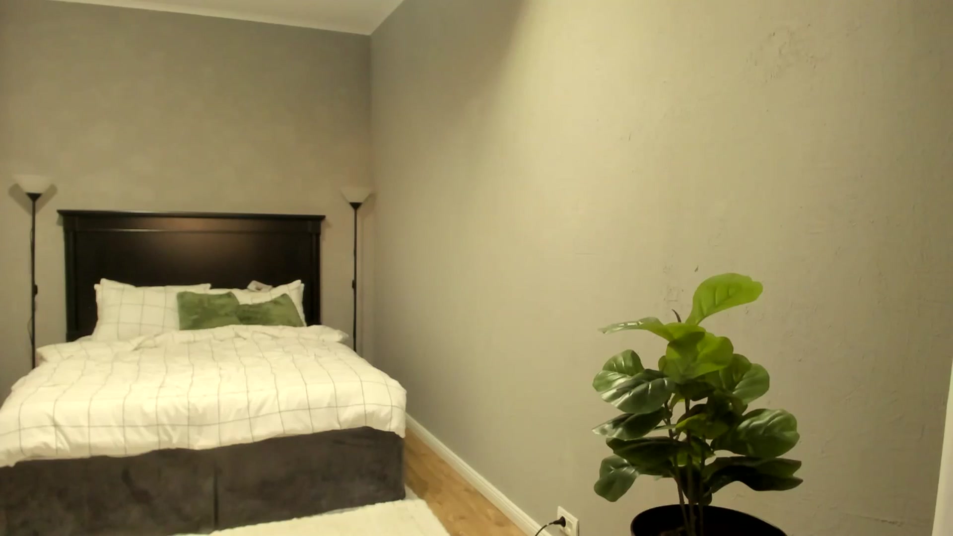 Gallery image thumbnail from Carollyne_'s myfreecams stream on, 03/05/2025, 16:57 image 3 of 20