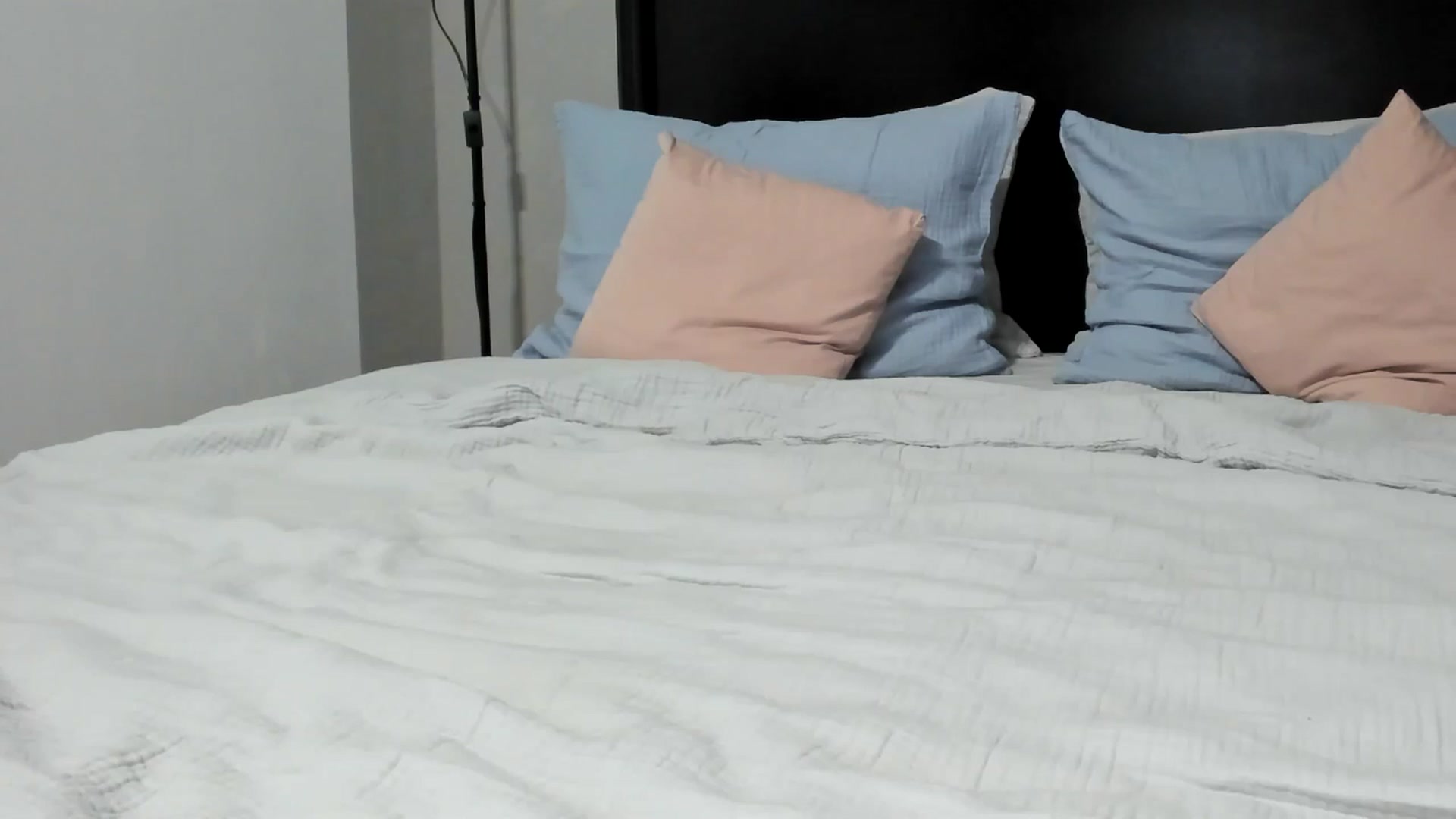 Gallery image thumbnail from Carollyne_'s myfreecams stream on, 03/24/2025, 16:21 image 15 of 20