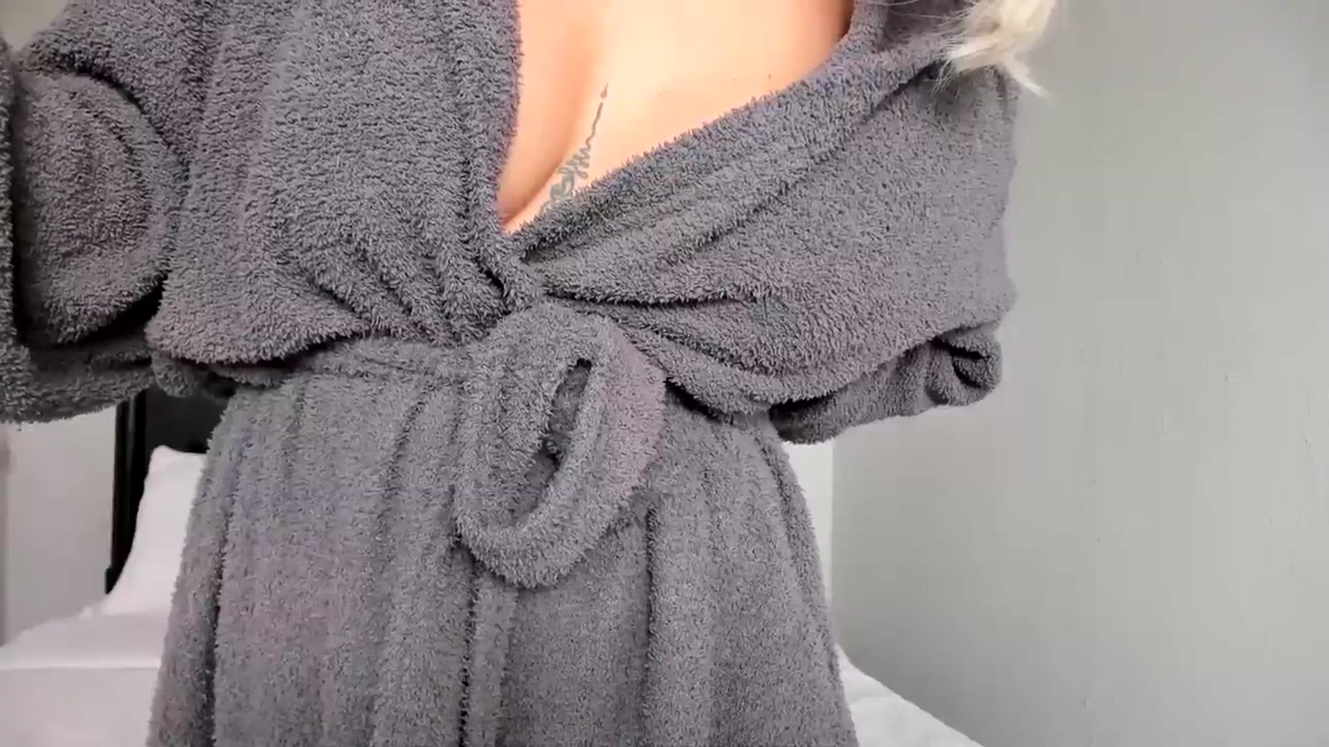 Gallery image thumbnail from Carollyne_'s myfreecams stream on, 05/10/2025, 15:37 image 2 of 20