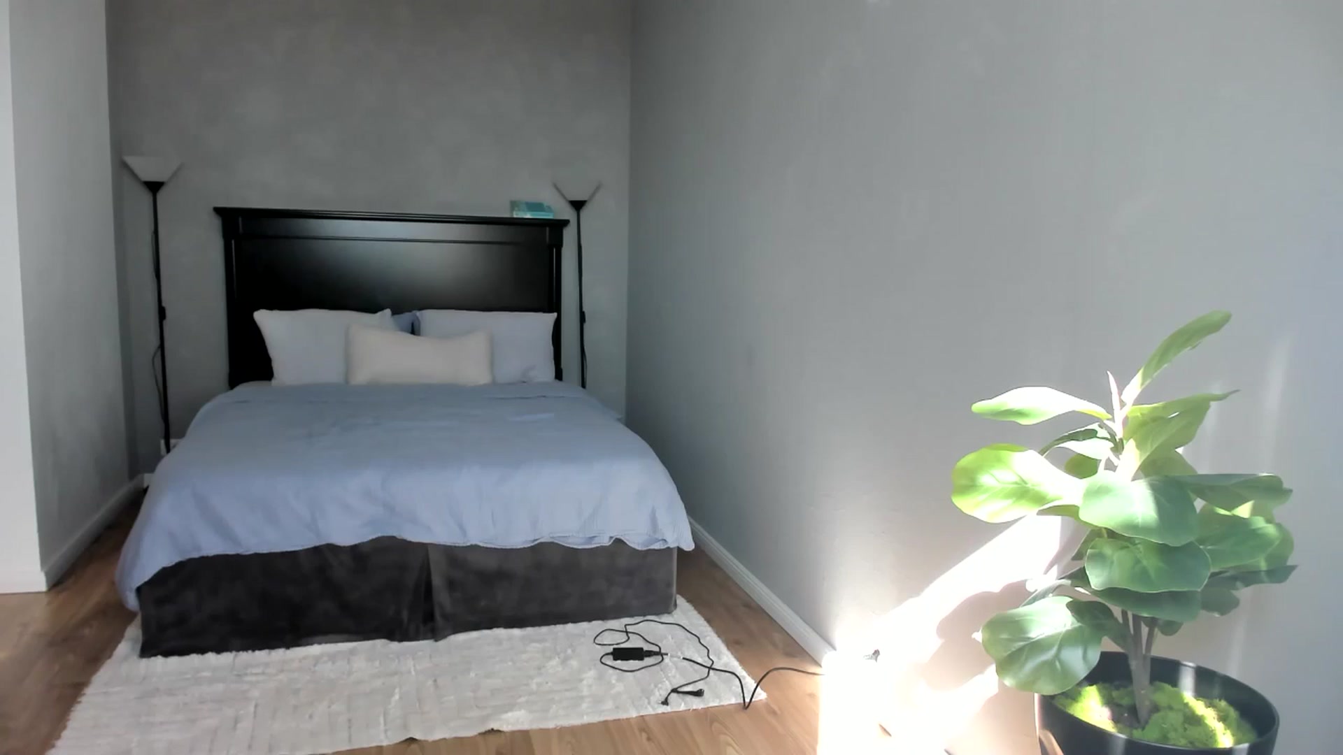 Gallery image thumbnail from Carollyne_'s myfreecams stream on, 05/15/2025, 15:15 image 9 of 20