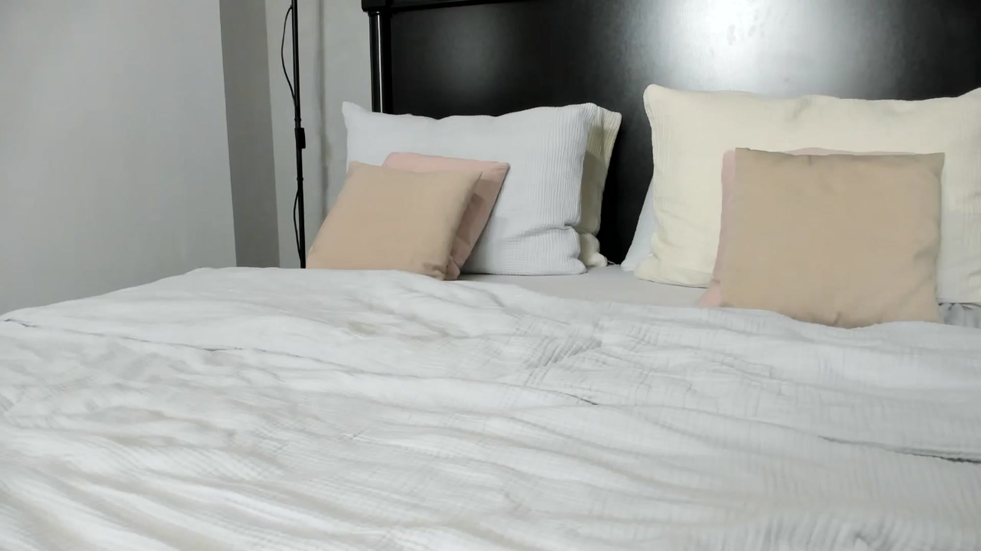 Gallery image thumbnail from Carollyne_'s myfreecams stream on, 06/13/2025, 14:19 image 20 of 20