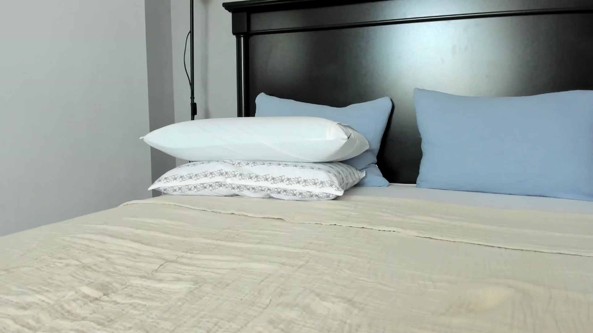Gallery image thumbnail from Carollyne_'s myfreecams stream on, 06/14/2025, 10:42 image 10 of 20
