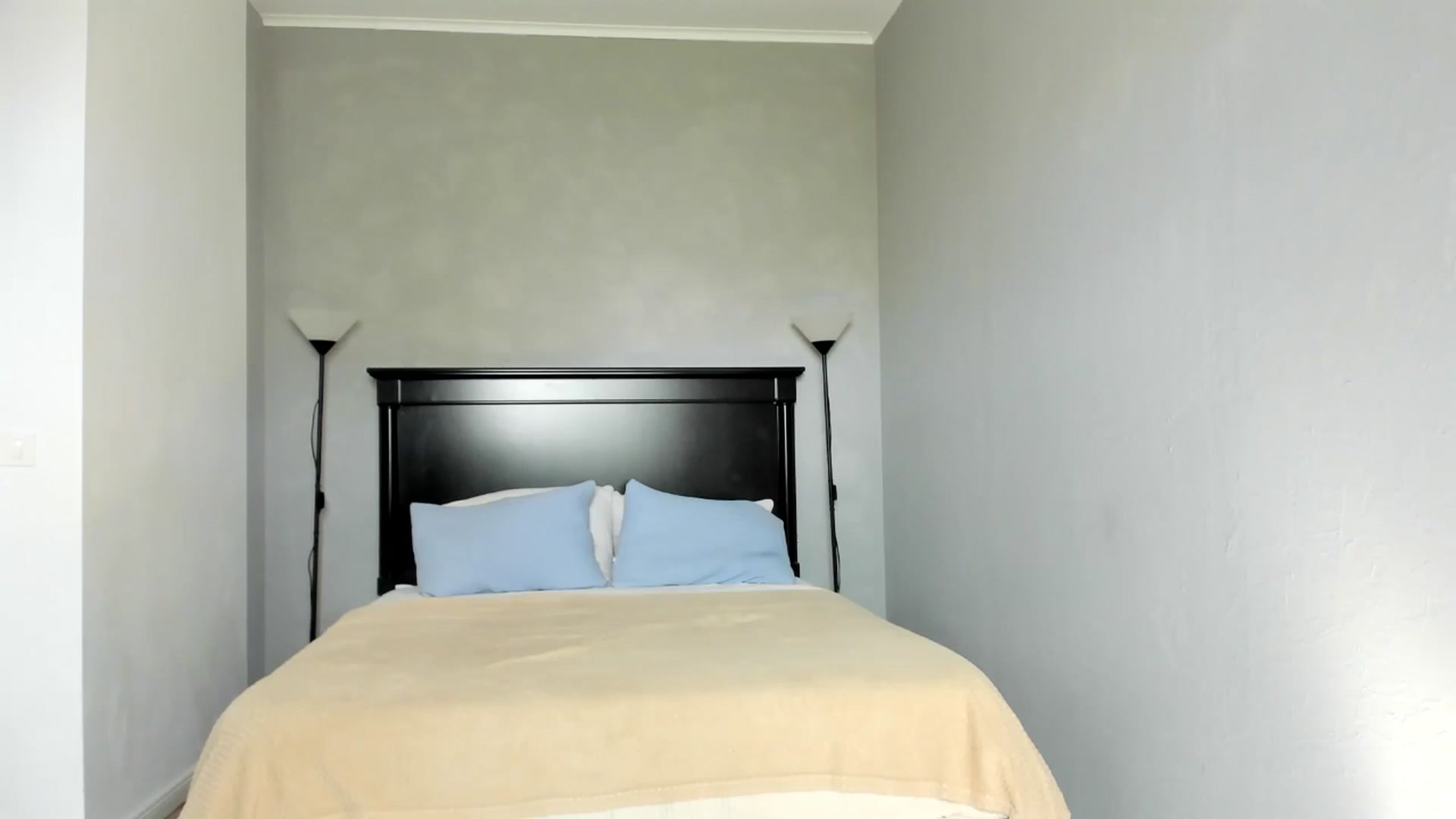 Gallery image thumbnail from Carollyne_'s myfreecams stream on, 06/19/2025, 14:11 image 15 of 20