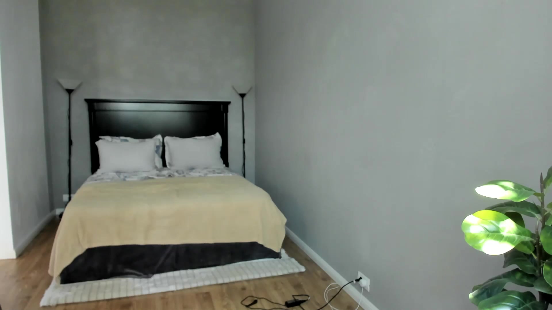 Gallery image thumbnail from Carollyne_'s myfreecams stream on, 08/03/2025, 13:53 image 7 of 20