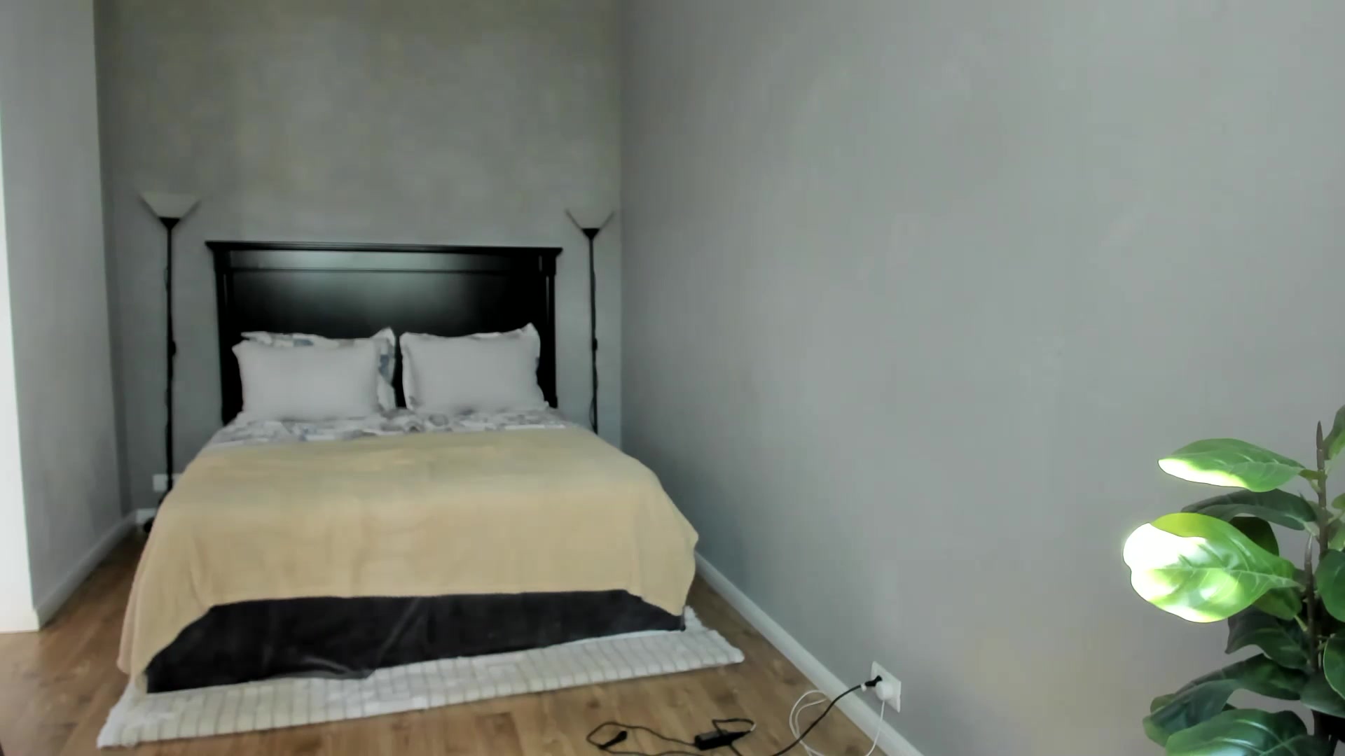 Gallery image thumbnail from Carollyne_'s myfreecams stream on, 08/03/2025, 13:53 image 6 of 20